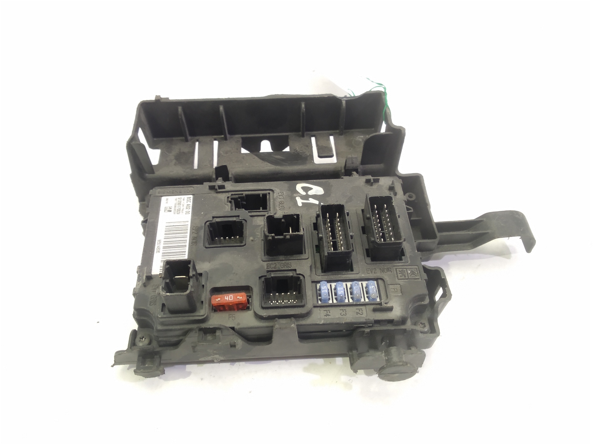 PEUGEOT Fuse Box S1200170031 25304589