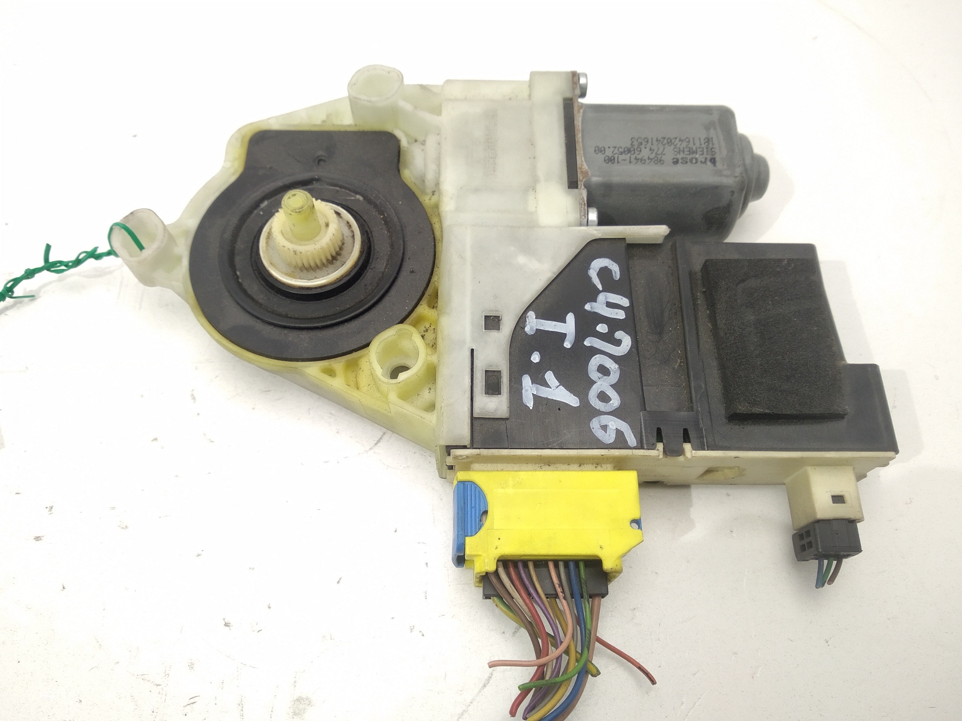 CITROËN C4 1 generation (2004-2011) Front Left Door Window Regulator Motor 9681575280, 9681575280, 9681575280 24512370