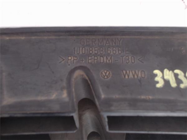 VOLKSWAGEN Golf 4 generation (1997-2006) Правая решетка переднего бампера 1J0853666E 24989864