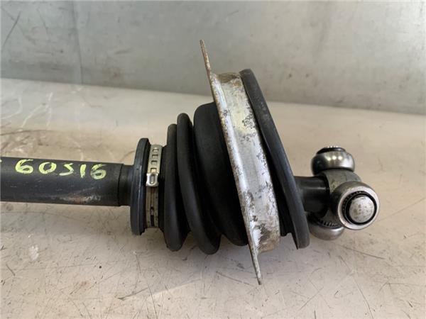 Transmisión delantera izquierda F8Q 630 7700110484 de Renault Kangoo i (f/kc0) 1997-0 - pieza usada