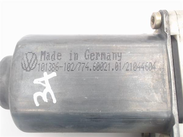 SEAT Ibiza 3 generation (2002-2008) Moteur de commande de vitre de porte avant droite 104383101 19585807