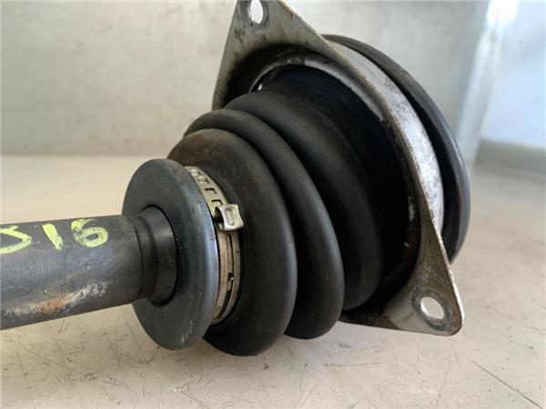 Transmisión delantera izquierda F8Q 630 7700110484 de Renault Kangoo i (f/kc0) 1997-0 - pieza usada