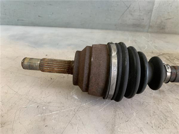 Transmisión delantera izquierda F8Q 630 7700110484 de Renault Kangoo i (f/kc0) 1997-0 - pieza usada