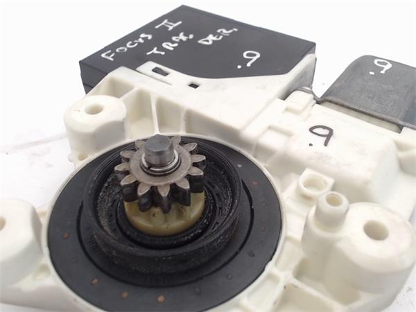 Motor elevalunas trasero derecho 981537-103 de Ford Focus berlina (cap) 2004-0 - pieza usada