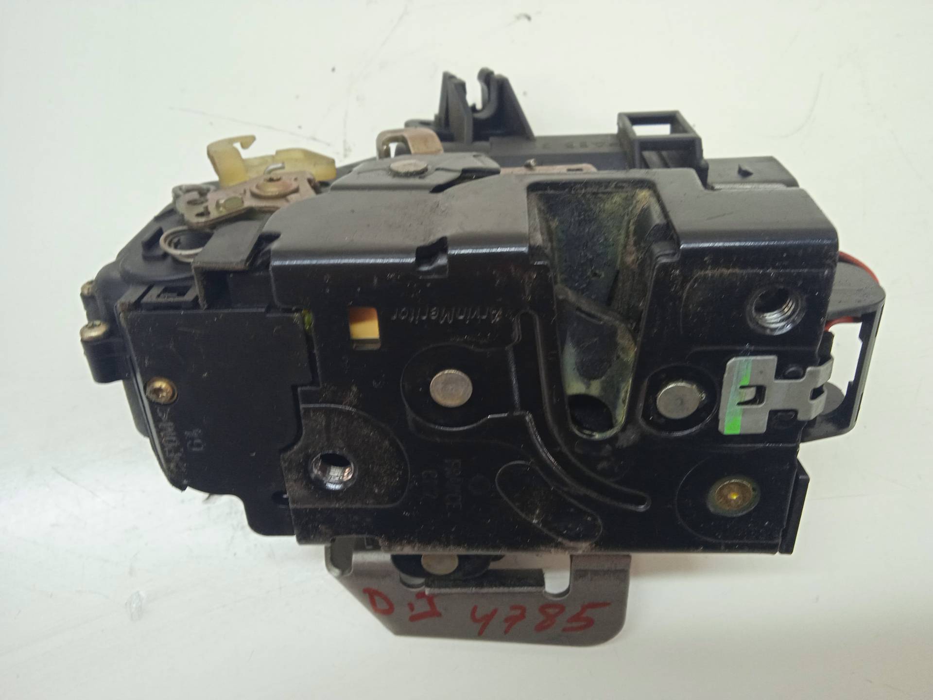 SUZUKI A4 B6/8E (2000-2005) Замок передней левой двери 4B1837015G 24336415