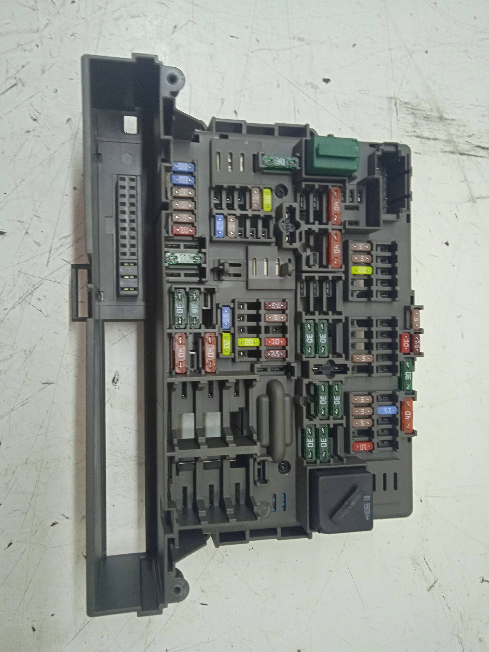 BMW 3 Series E90/E91/E92/E93 (2004-2013) Fuse Box 911944603,SERIE3E92 24335794