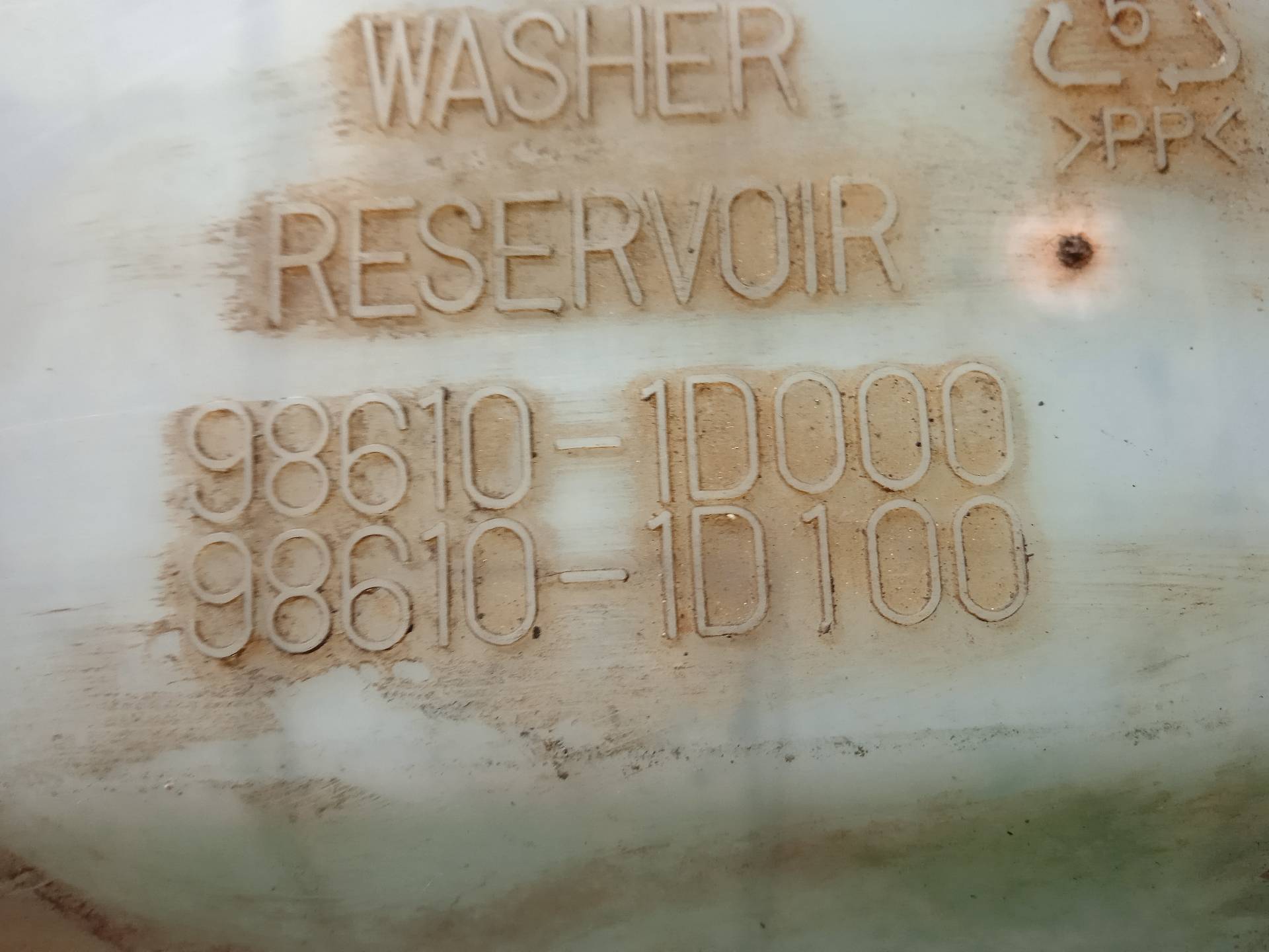 KIA Carens 3 generation (RP) (2013-2019) Window Washer Tank 986101D000 24334359