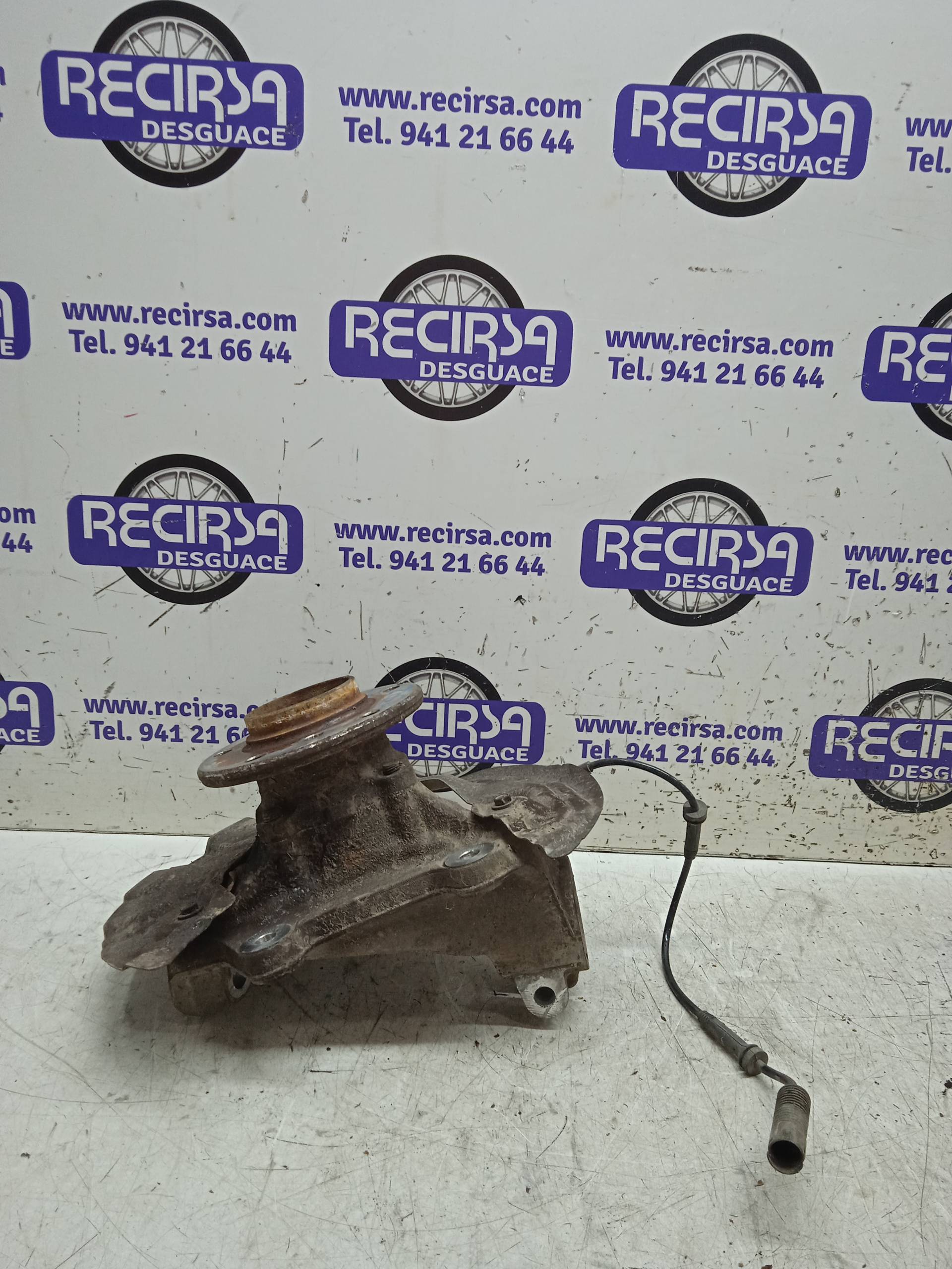 BMW 1 Series E81/E82/E87/E88 (2004-2013) Front Left Wheel Hub 676444303 24327626