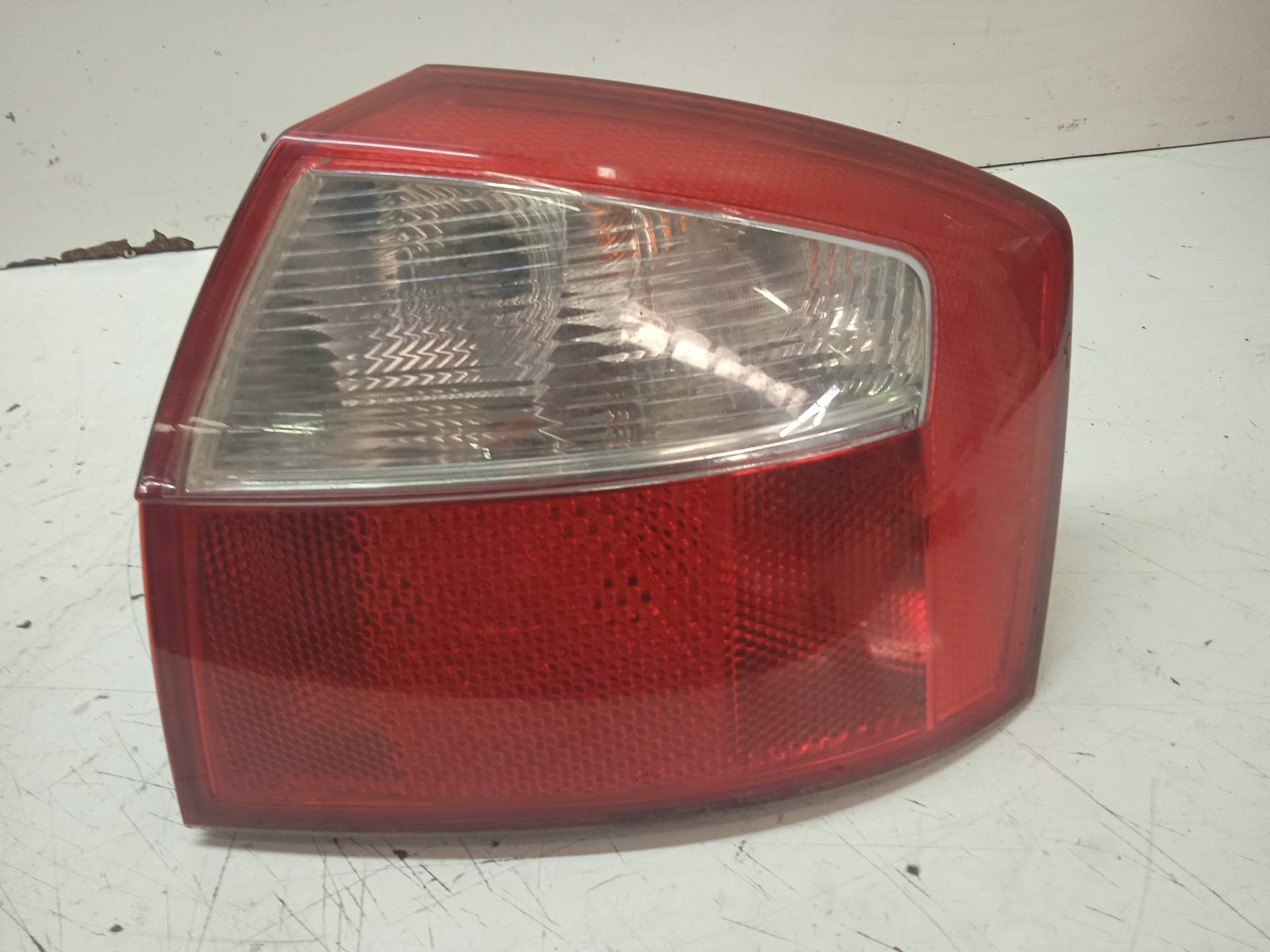 AUDI A4 B6/8E (2000-2005) Rear Right Taillight Lamp 008330081249 24335023