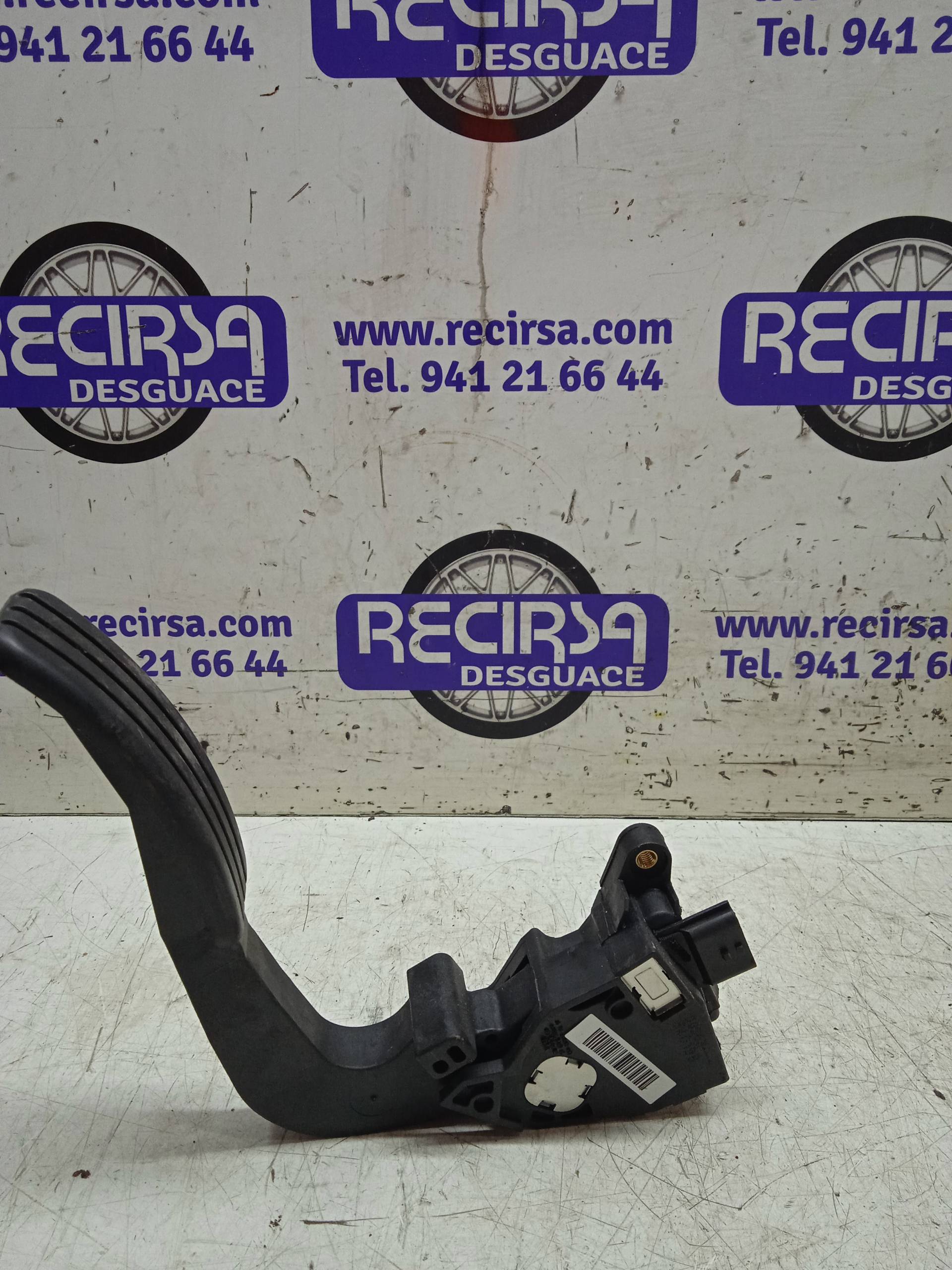 DACIA Duster 1 generation (2010-2017) Throttle Pedal 180021343R 24327339