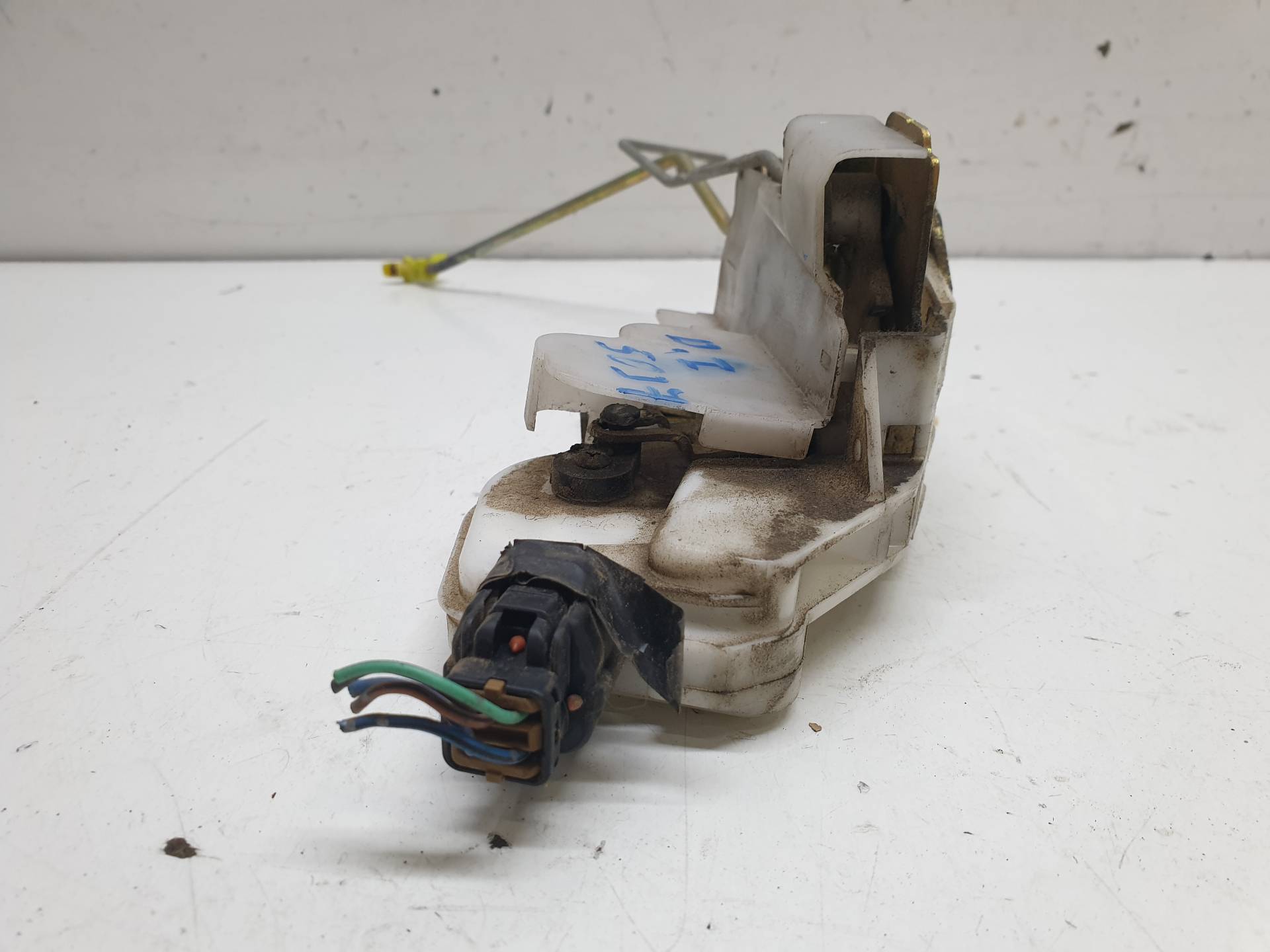 VOLKSWAGEN LT 1 generation (1975-1995) Front Left Door Lock MR512223 25570281