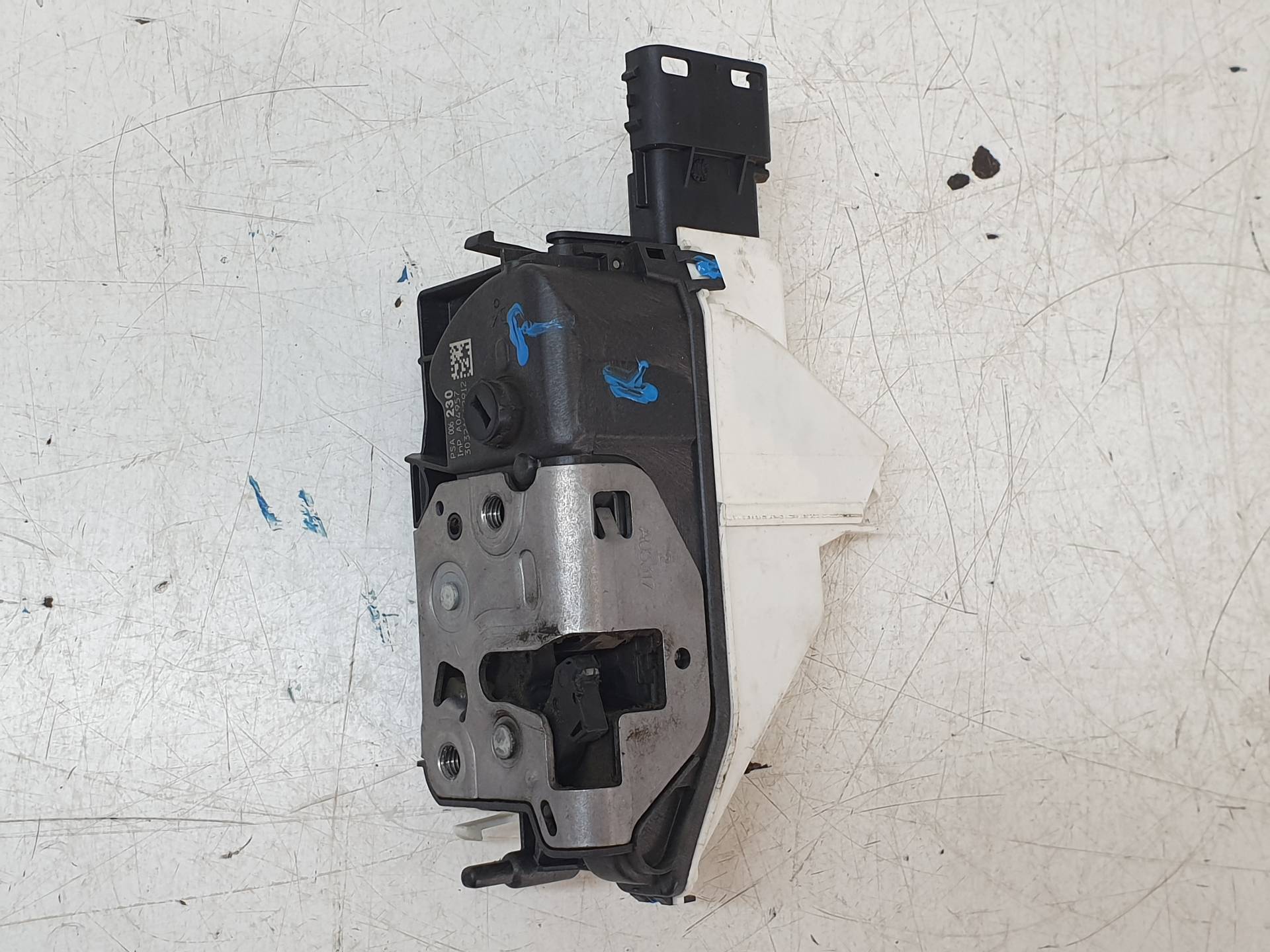 PEUGEOT 3008 1 generation (2010-2016) Front Right Door Lock 006230 24338301