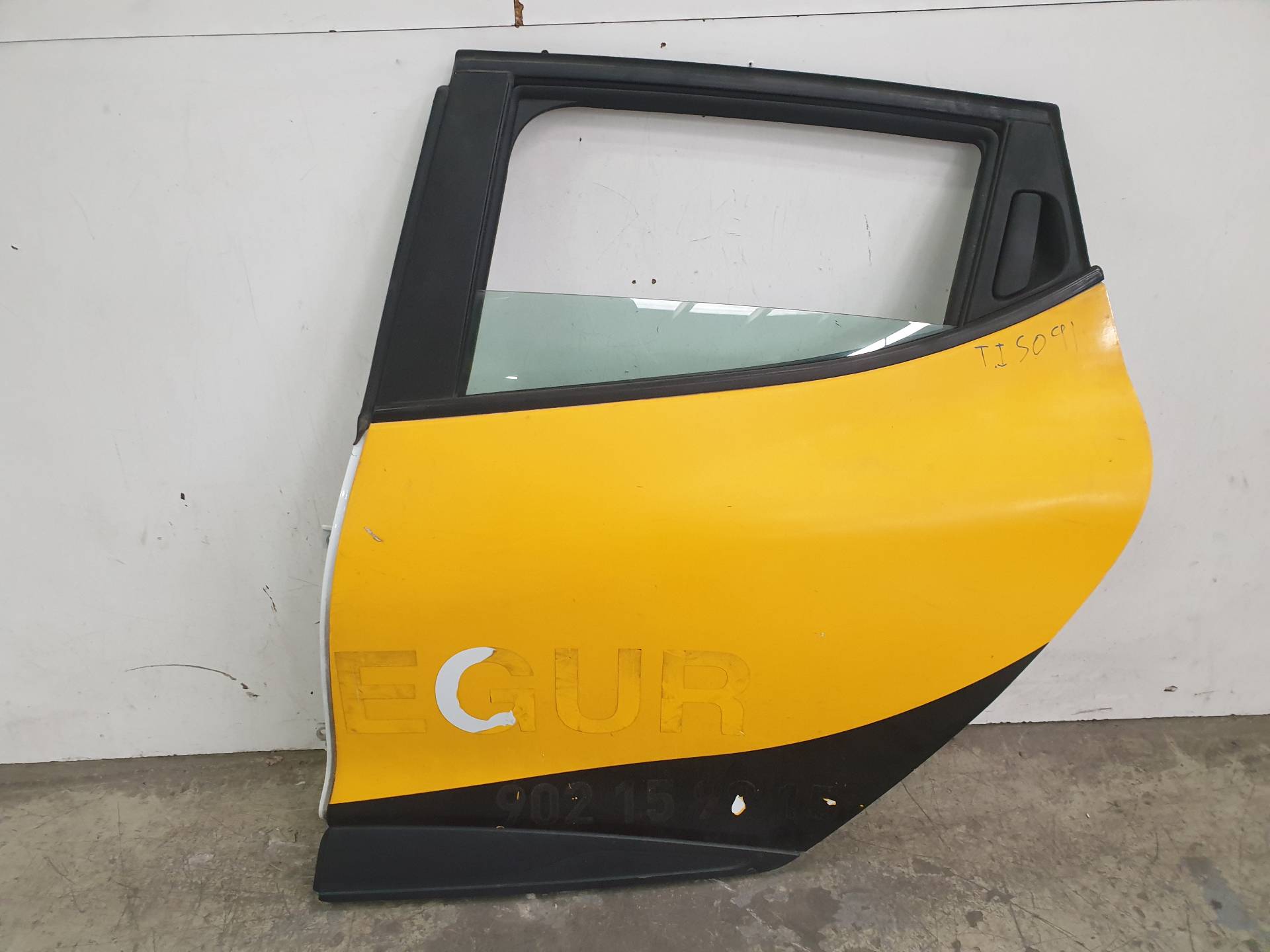 RENAULT Captur 1 generation (2013-2019) Rear Left Door 821016892R 25569753