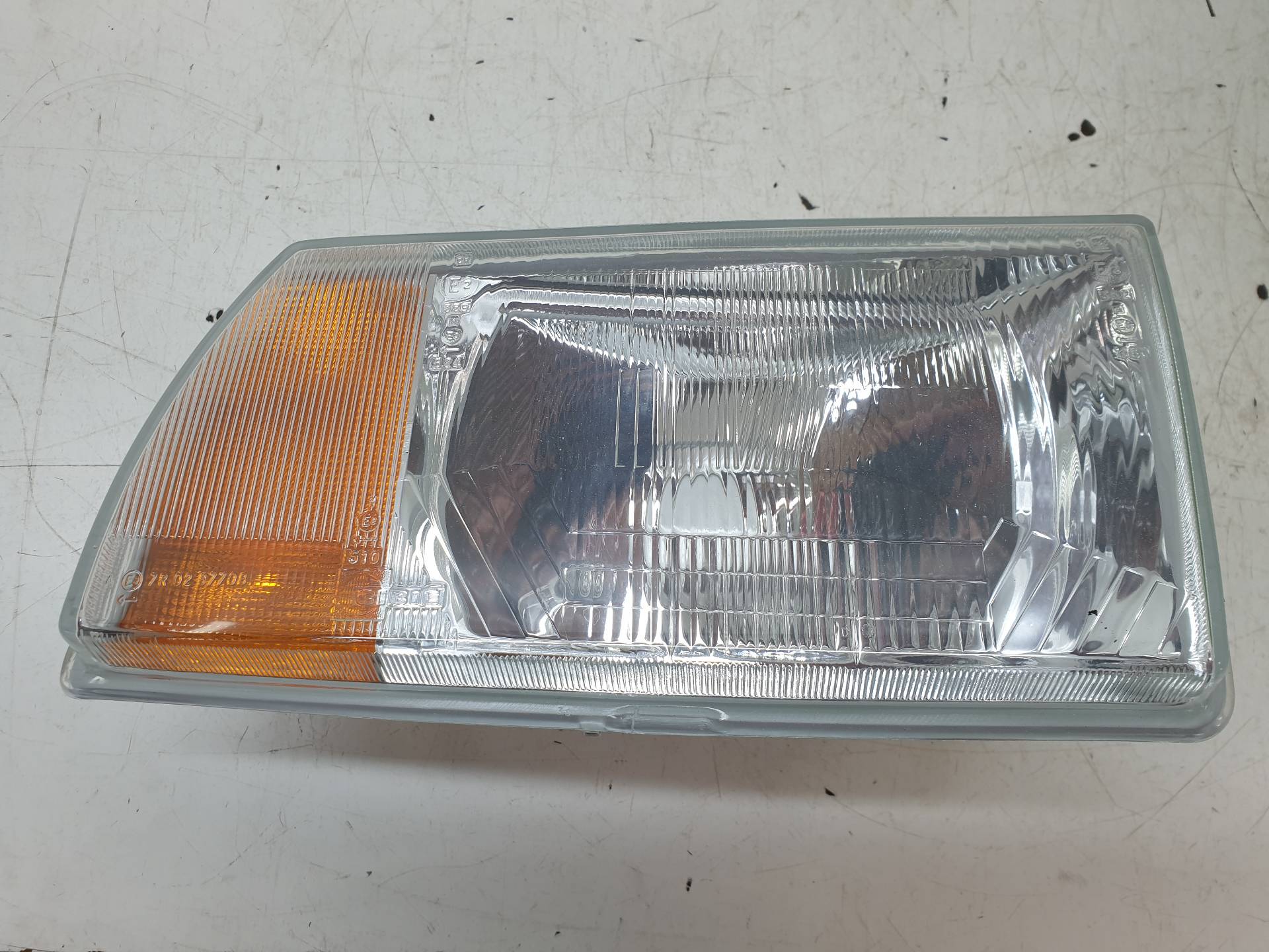 CITROËN Visa 1 generation (1978-1991) Front Right Headlight 061793 24338077