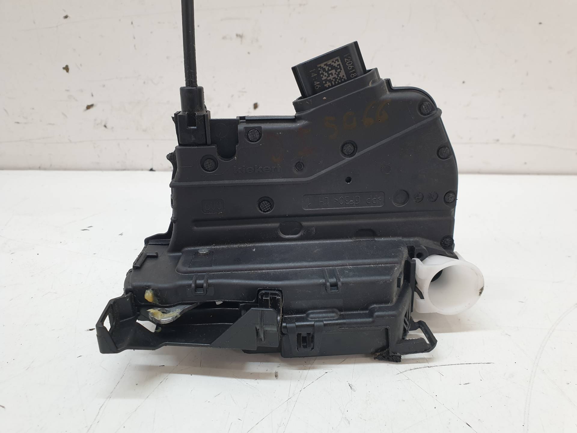 RENAULT Clio 4 generation (2012-2020) Serrure de porte avant gauche 805033000R 24301289