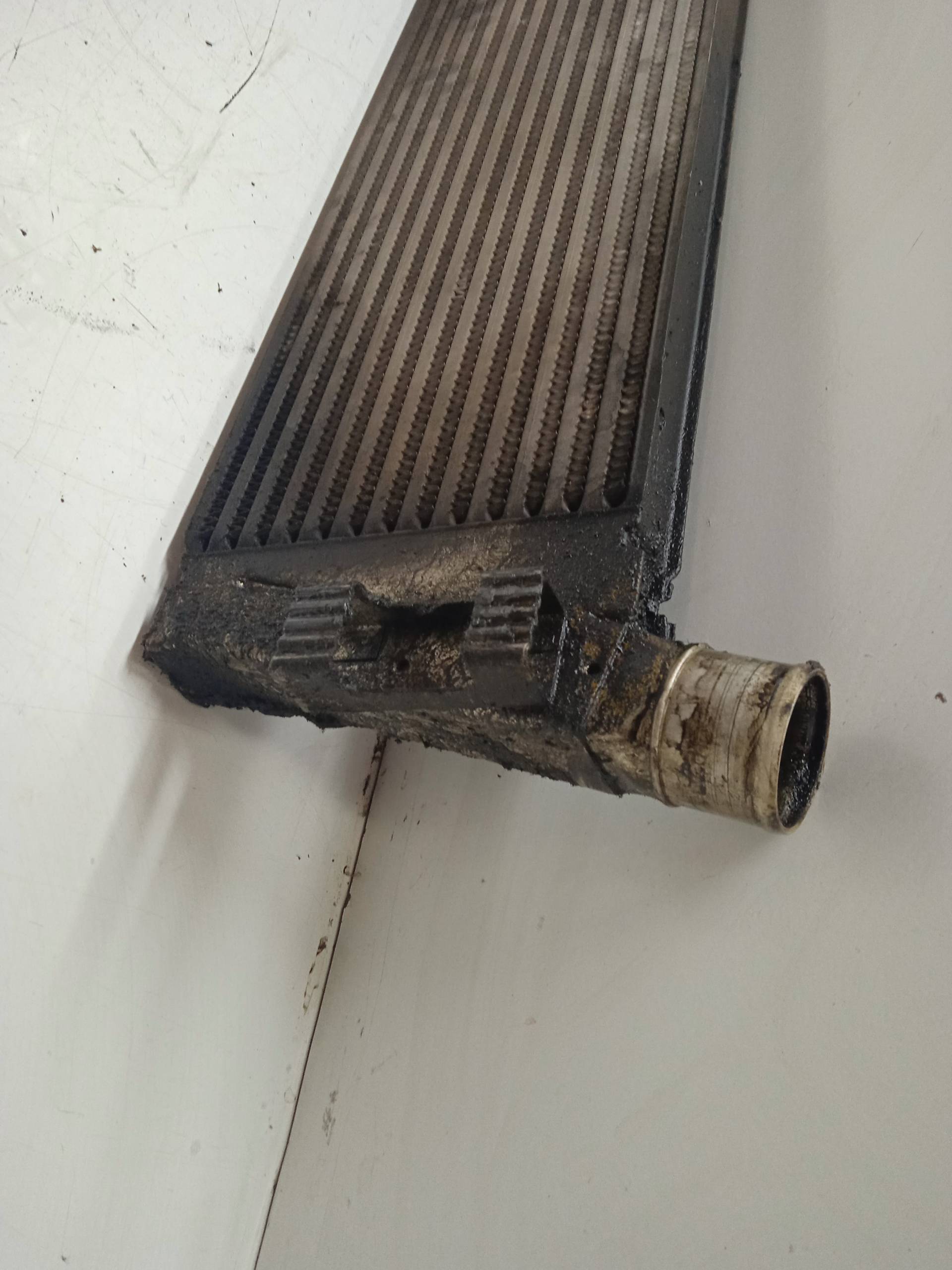 AUDI Megane 2 generation (2002-2012) Radiateur de refroidisseur intermédiaire 160132153F 24335202