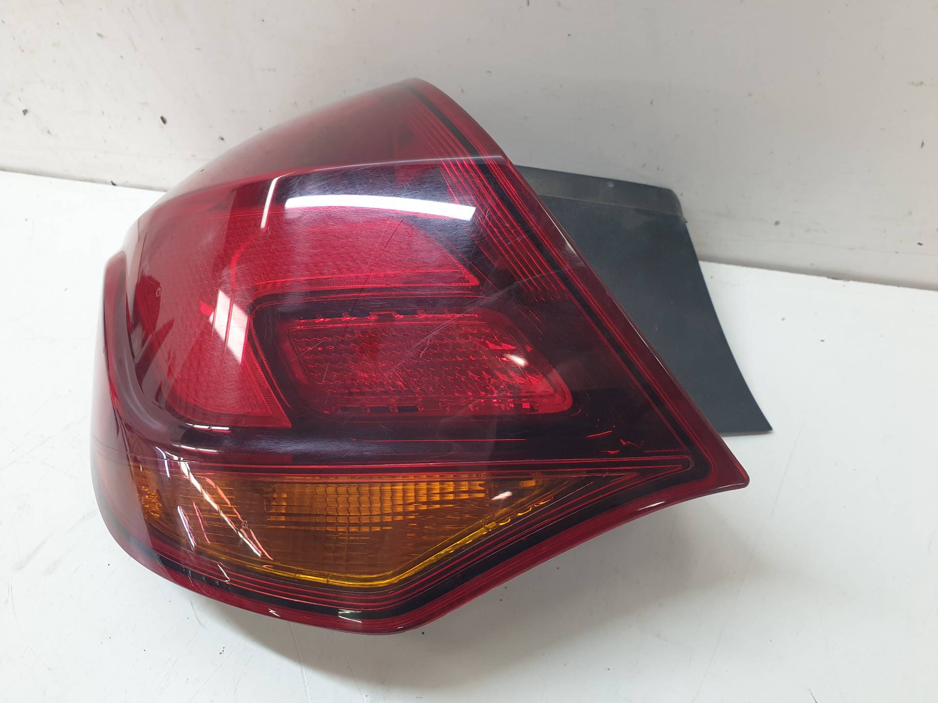 OPEL Astra J (2009-2020) Задна лява задна светлина 13306459 24338686