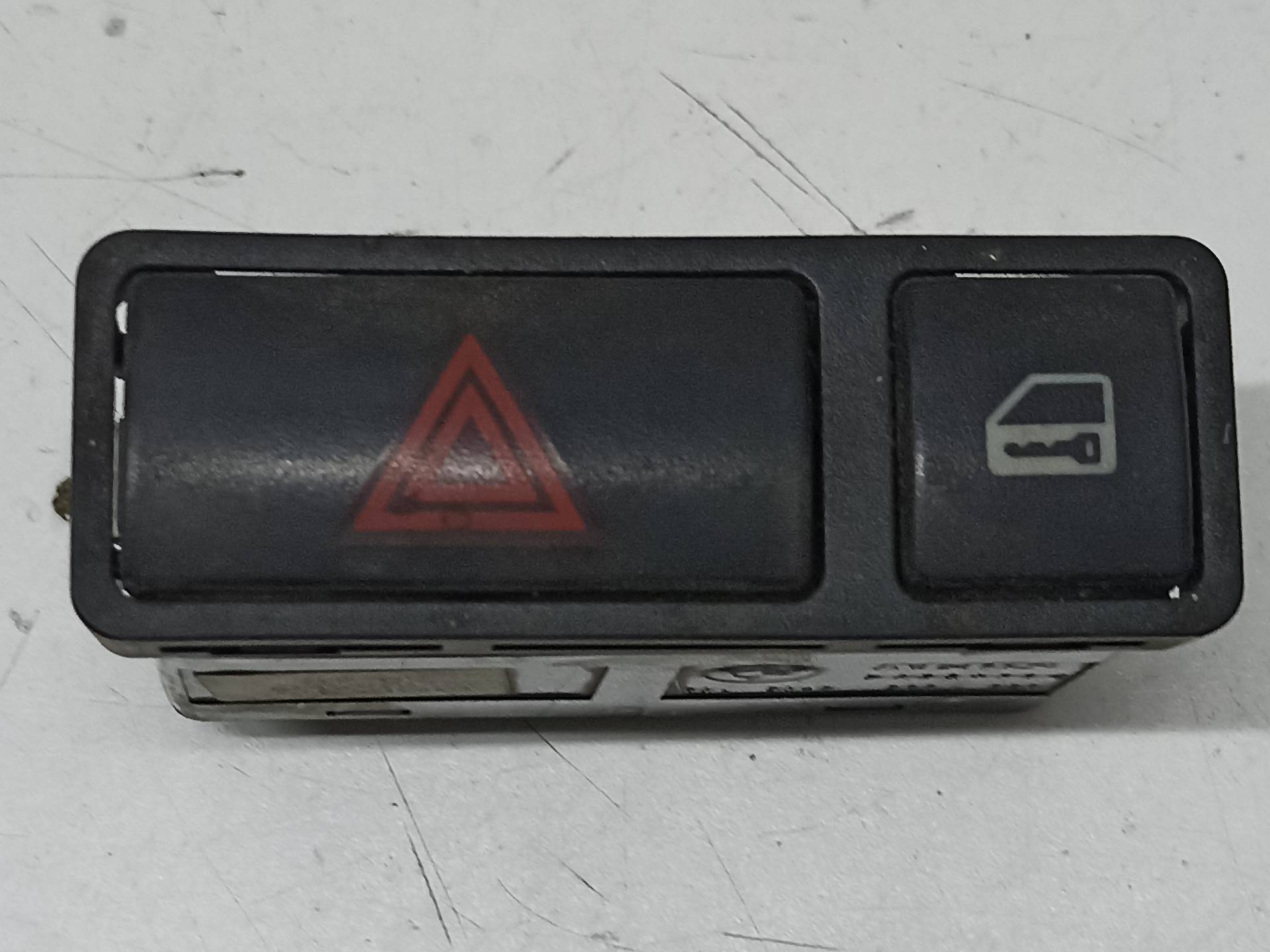BMW 3 Series E46 (1997-2006) кнопка опасности 61318368920, 103 24313490