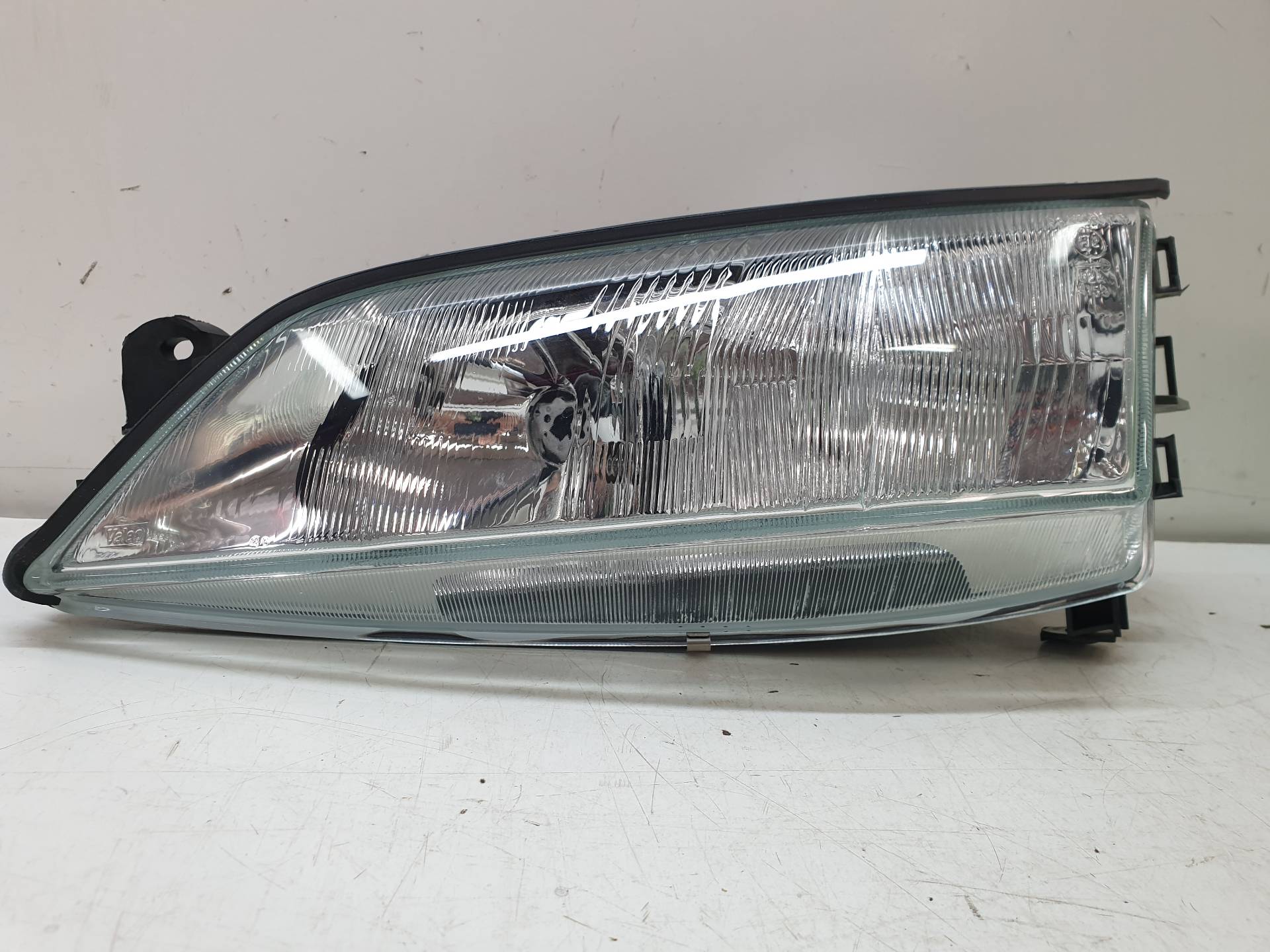 OPEL Vectra B (1995-1999) Front Left Headlight 085787 24338018