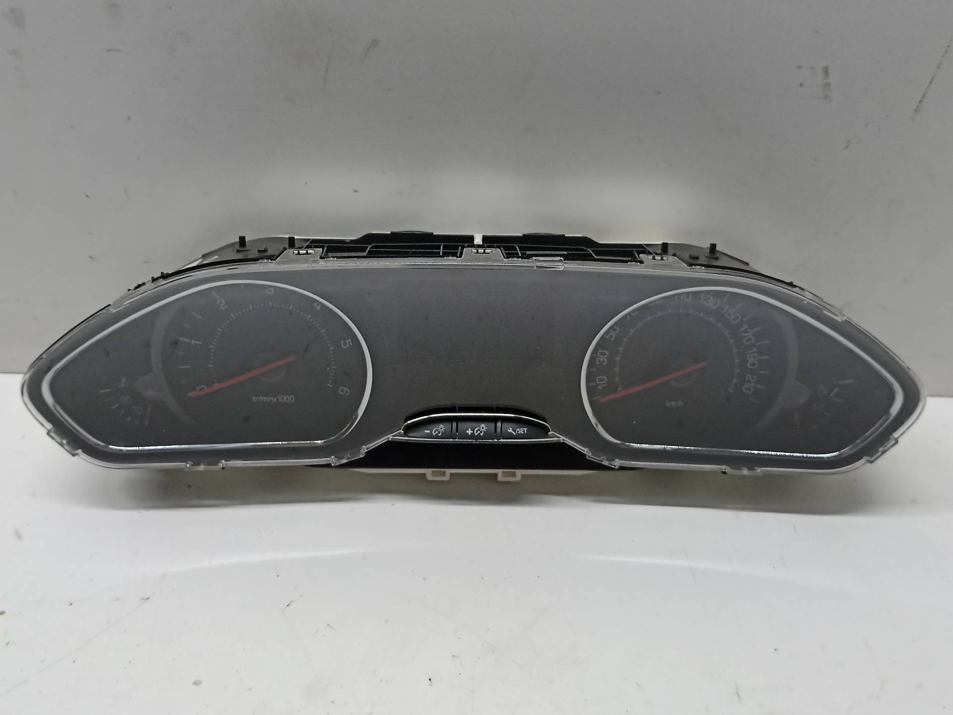 PEUGEOT 208 Peugeot 208 (2012-2015) Spidometras (Prietaisų skydelis) 9805400480 24338184