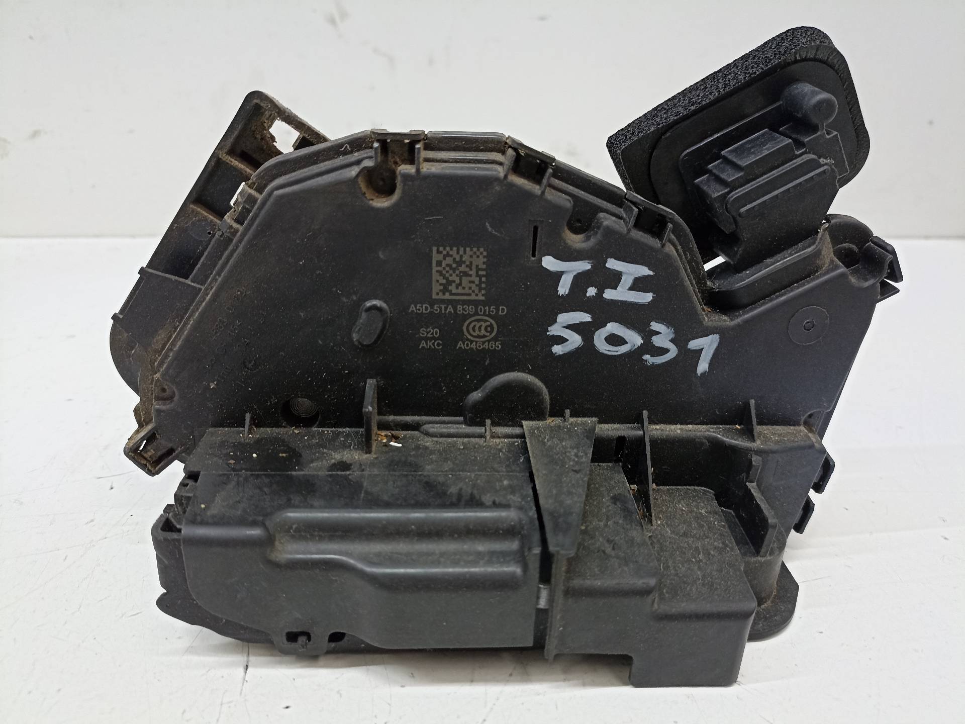 VOLKSWAGEN Golf 7 generation (2012-2024) Rear Left Door Lock 5TA839015D 25568387