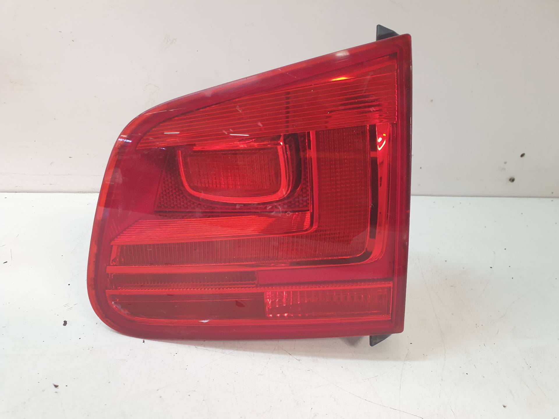 VOLKSWAGEN Tiguan 1 generation (2007-2017) Rear Right Taillight Lamp 5N0945094H 25567758