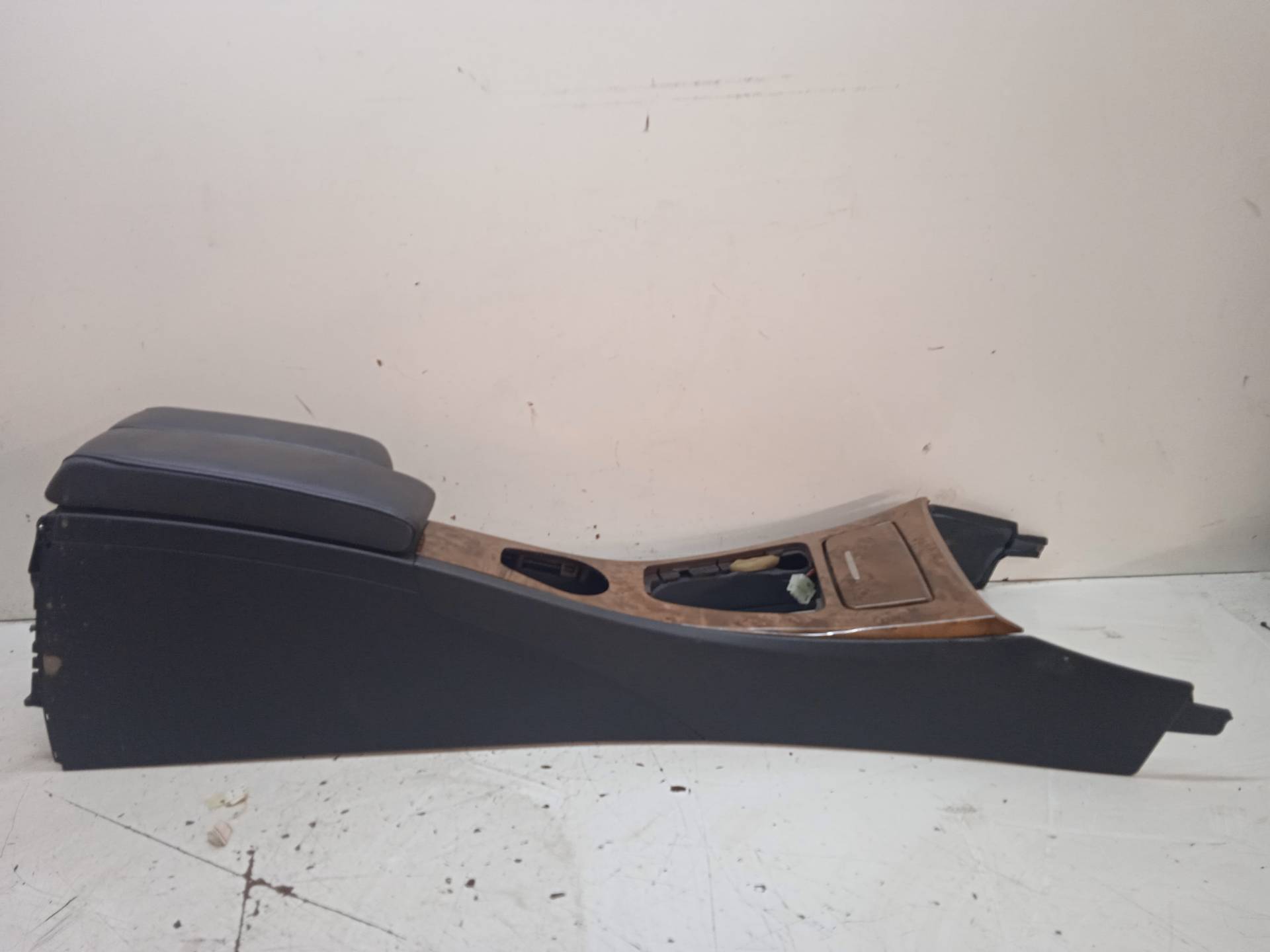 BMW 3 Series E90/E91/E92/E93 (2004-2013) Center Console 51167130686 24336018