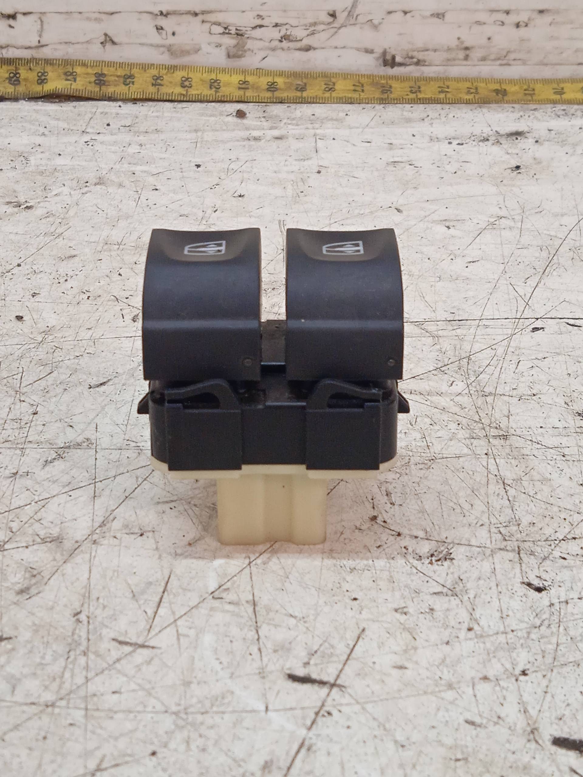 RENAULT Clio 4 generation (2012-2020) Front Left Door Window Switch 254118722R 24333504