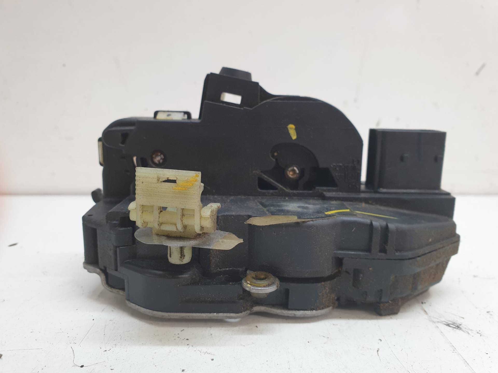 OPEL Astra J (2009-2020) Vasemman etuoven lukko 13503801 24338541