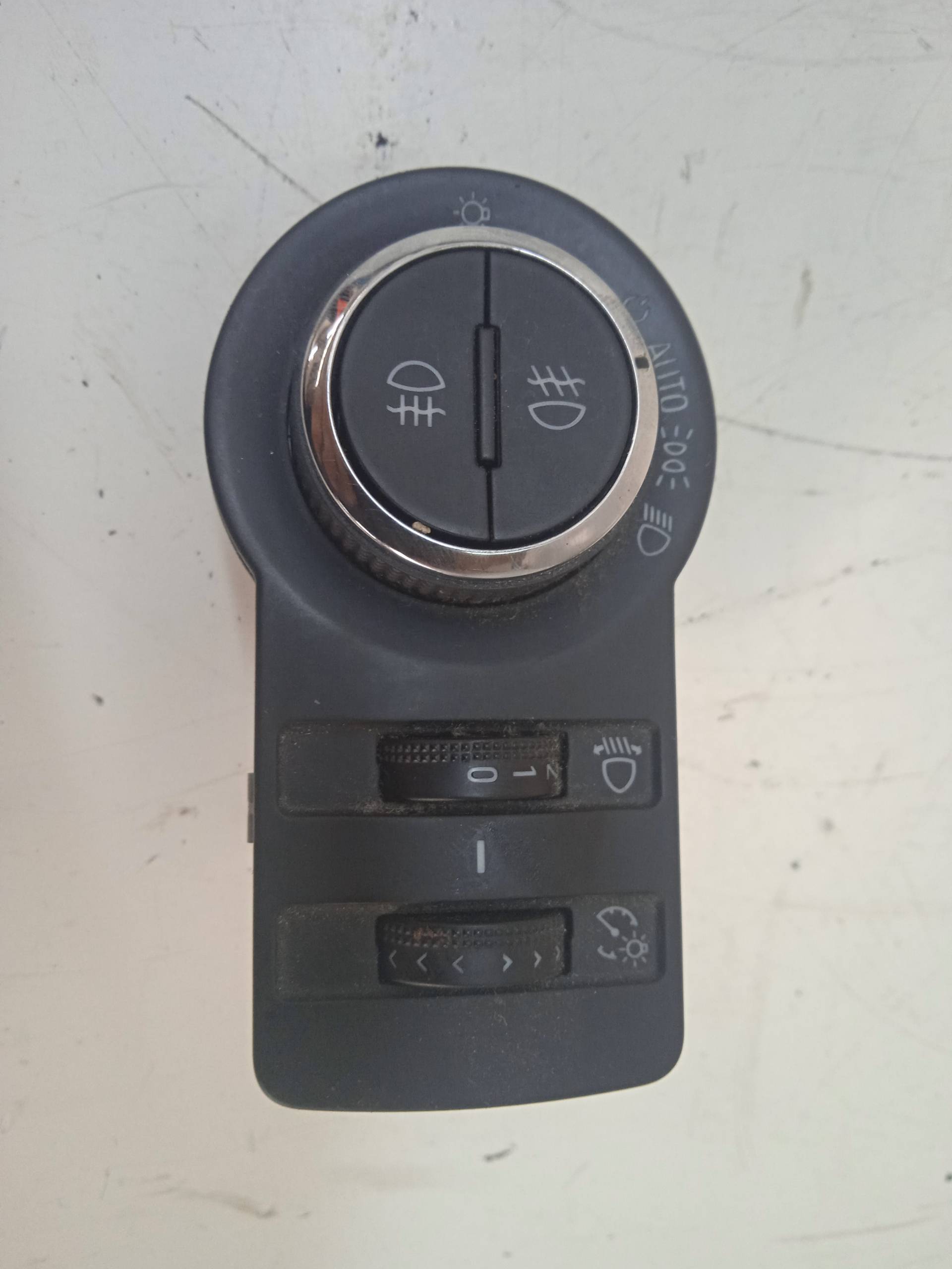 OPEL Insignia A (2008-2016) Headlight Switch Control Unit 13268702 24337620