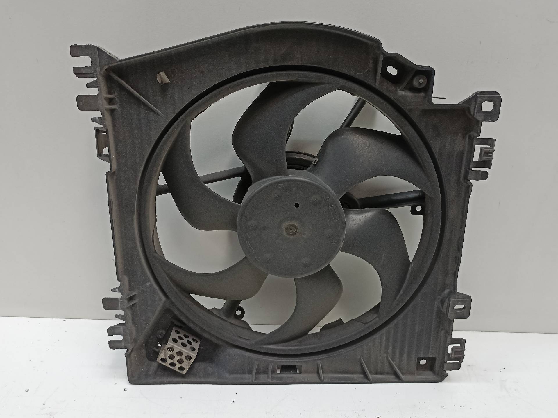 RENAULT Clio 3 generation (2005-2012) Diffuser Fan 8200966248 24317846