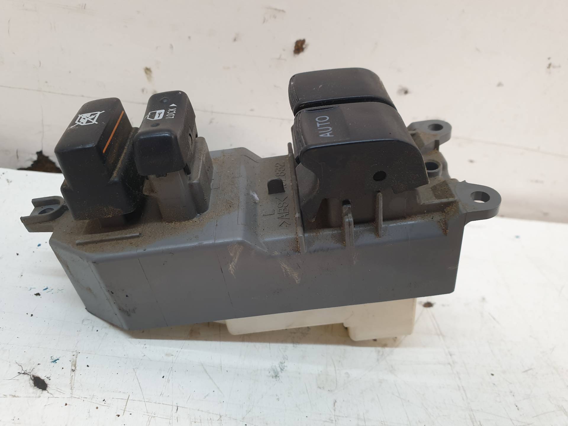 TOYOTA Yaris 2 generation (2005-2012) Front Left Door Window Switch 192832 24338429