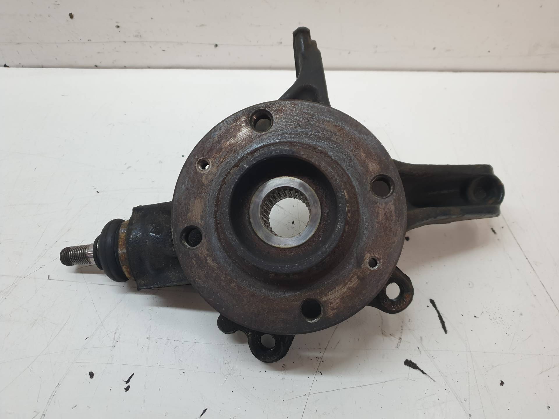 CITROËN C4 Picasso 1 generation (2006-2013) Front Right Wheel Hub 364796 24340643