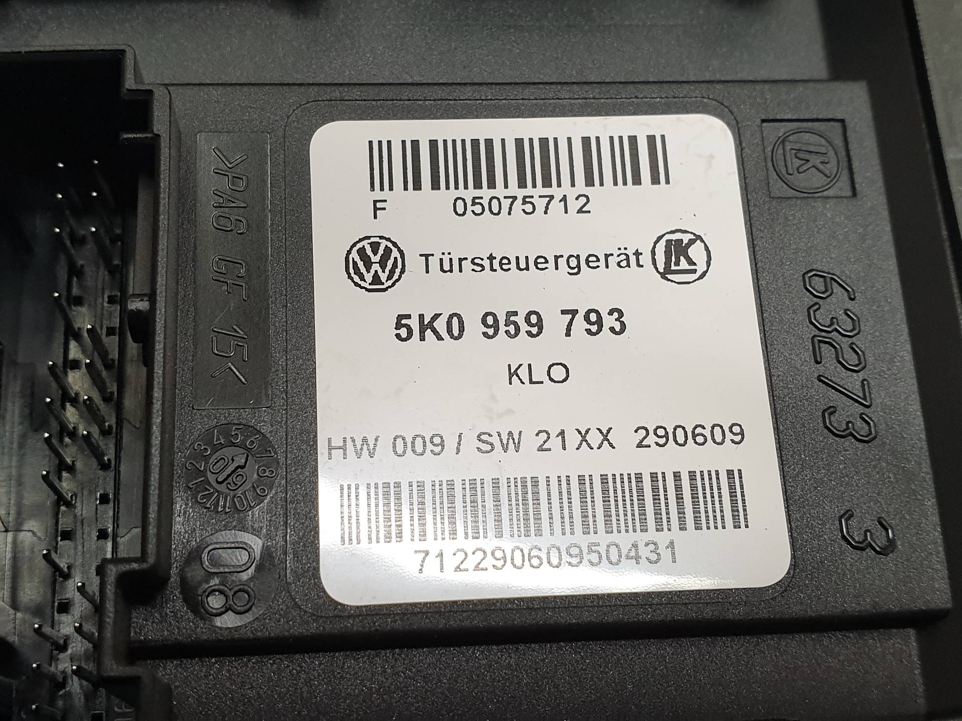 VOLKSWAGEN Golf Plus 2 generation (2009-2014) Moteur de lève-vitre de porte avant gauche 5K0959701B 25569588