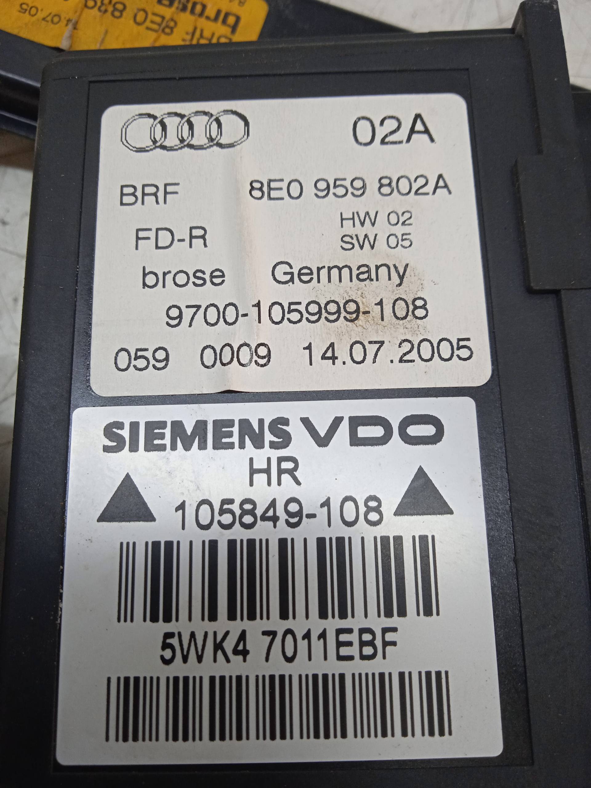 AUDI A4 B7/8E (2004-2008) Стеклоподъемник задней правой двери 8E0959802A 24333964