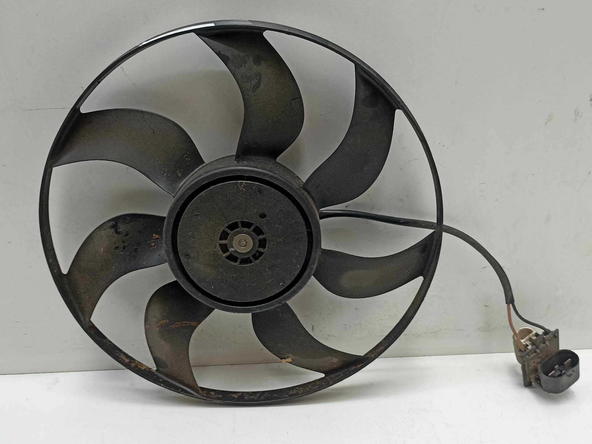 OPEL Astra J (2009-2020) Difūzoriaus ventiliatorius 0130308116, 27045344952 24311959
