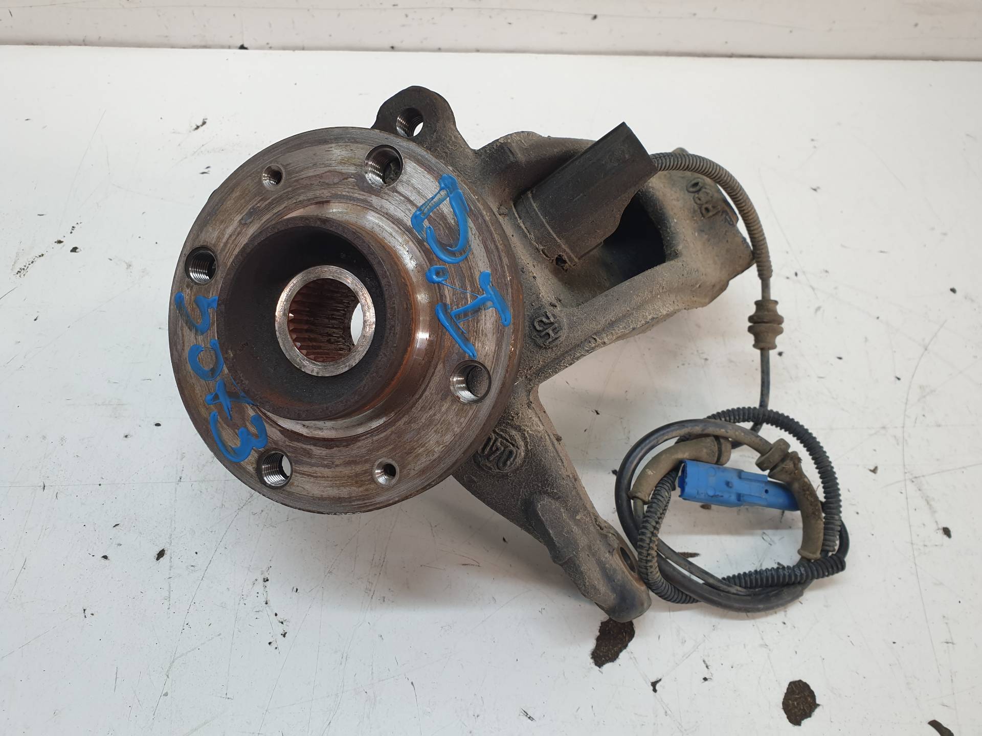 PEUGEOT Front Left Wheel Hub 364690 25570198