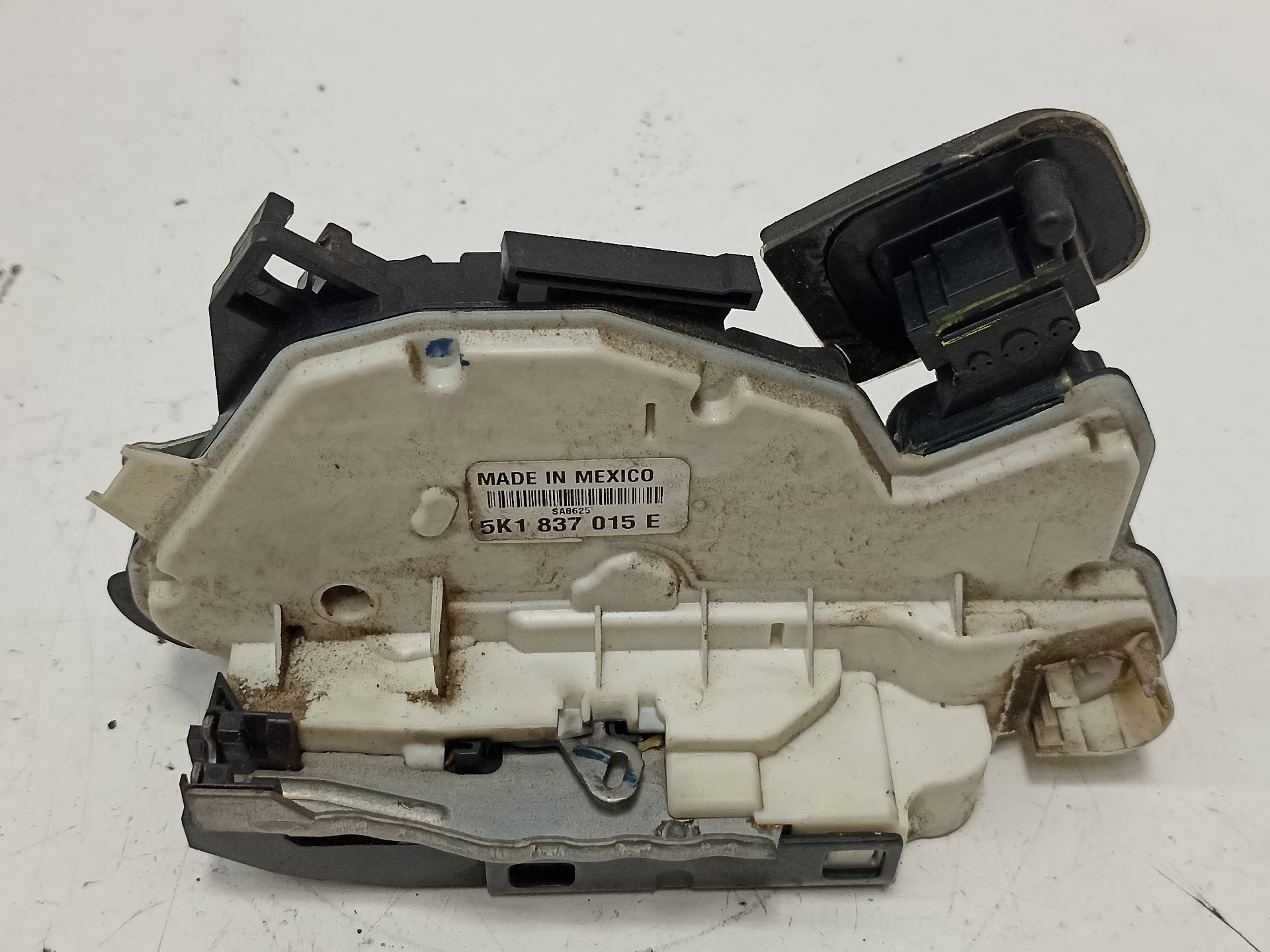 VOLKSWAGEN Jetta 6 generation (2010-2018) Front Left Door Lock 5K1837015E 24338269