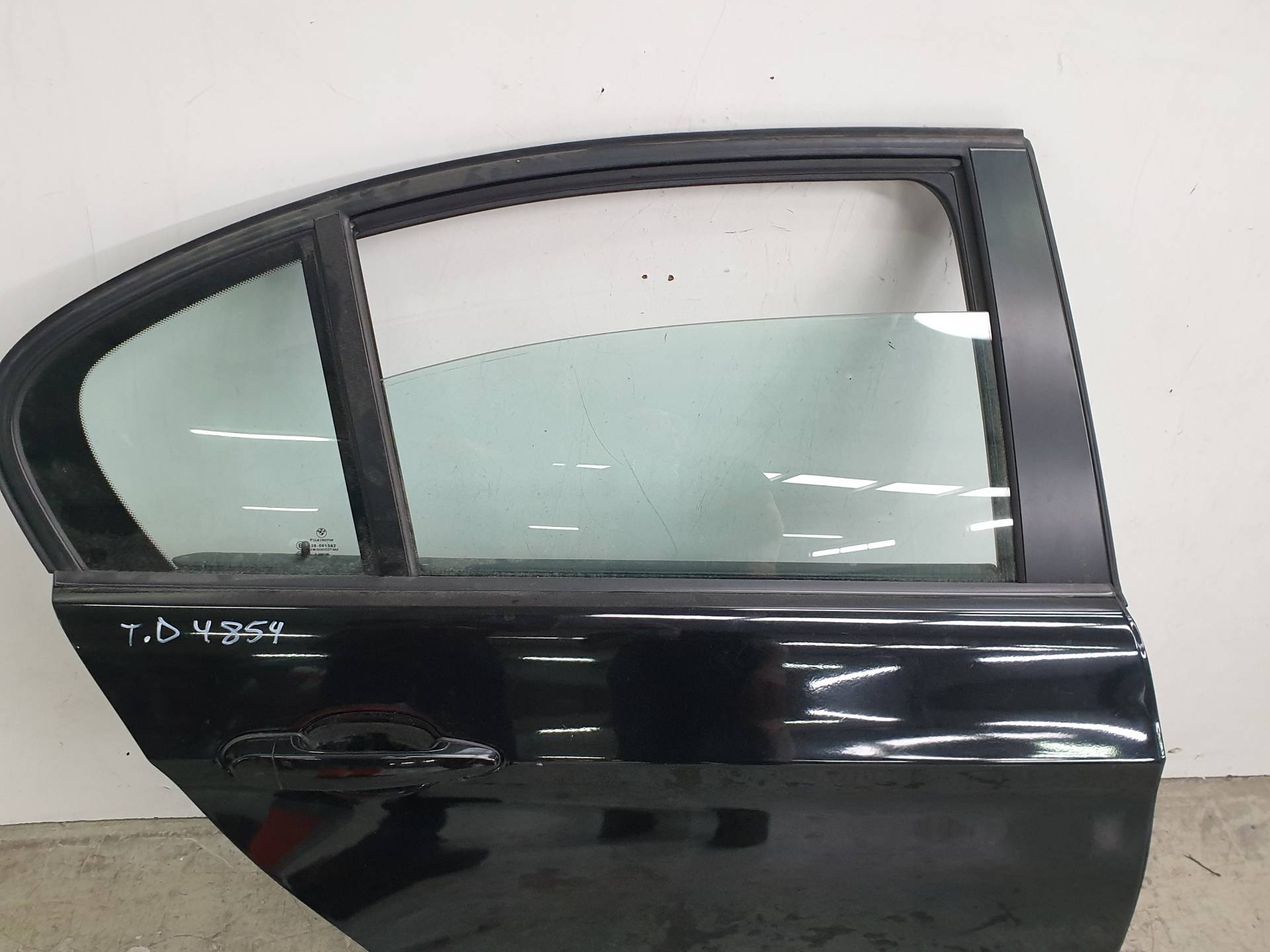 BMW 3 Series E90/E91/E92/E93 (2004-2013) Galinių dešinių durų stiklo pakelėjas 51357140590 24338068