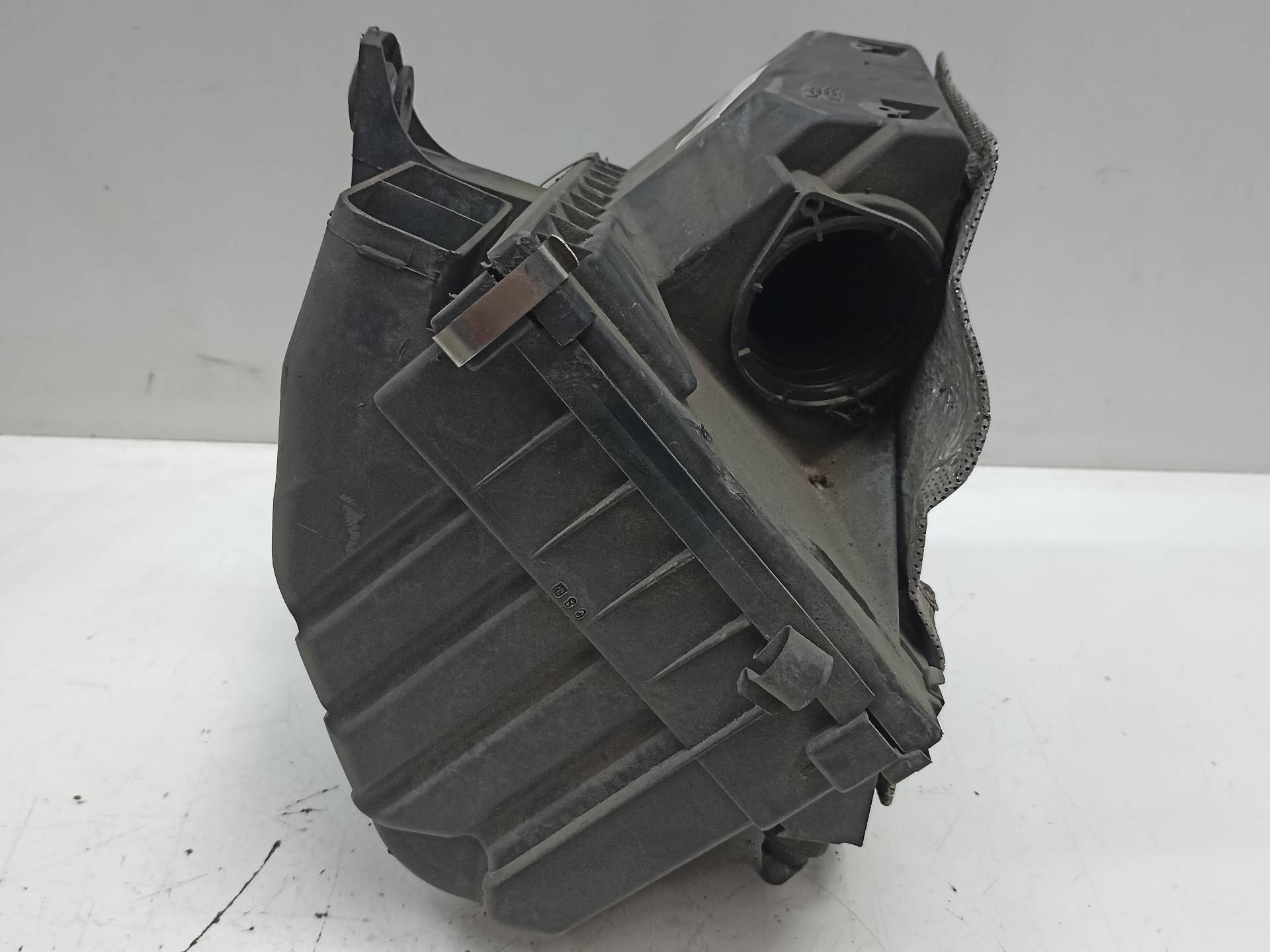 VOLKSWAGEN Passat B5 (1996-2005) Autres pièces du compartiment moteur 8D0129607 24315852