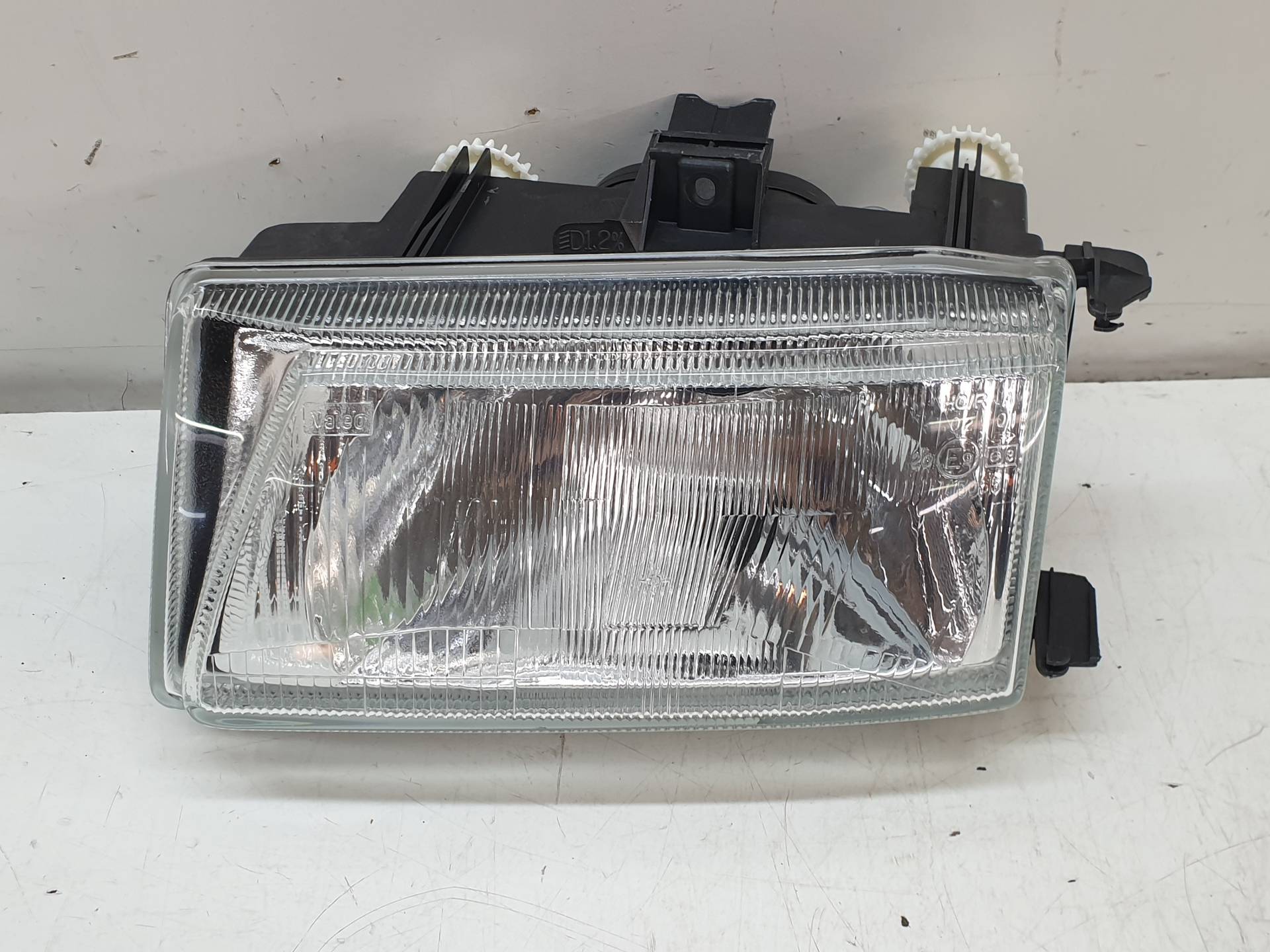 OPEL Ibiza 2 generation (1993-2002) Phare avant gauche 085172 24338038