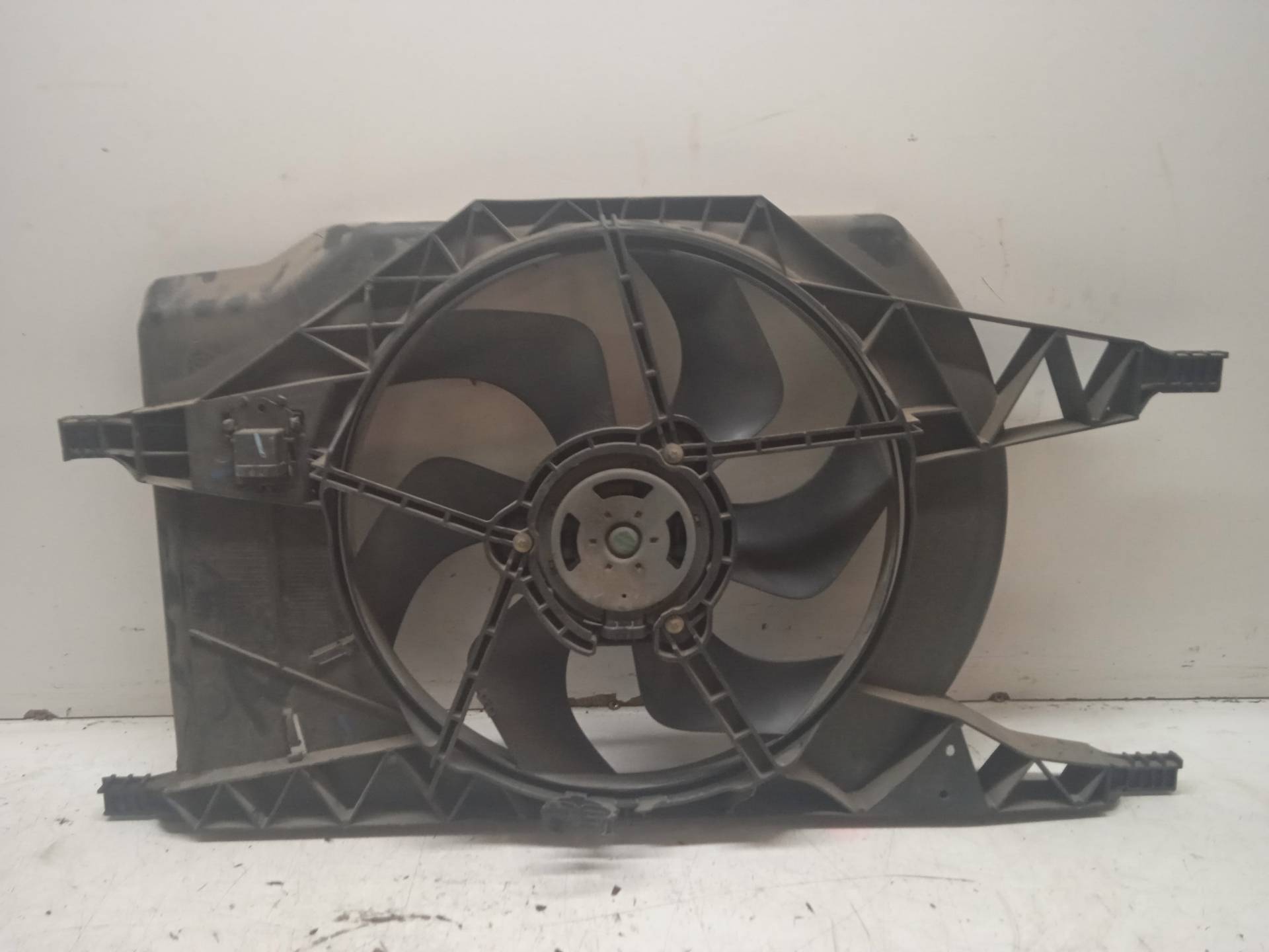 RENAULT Laguna 2 generation (2001-2007) Diffuser Fan 1831068000 24333872