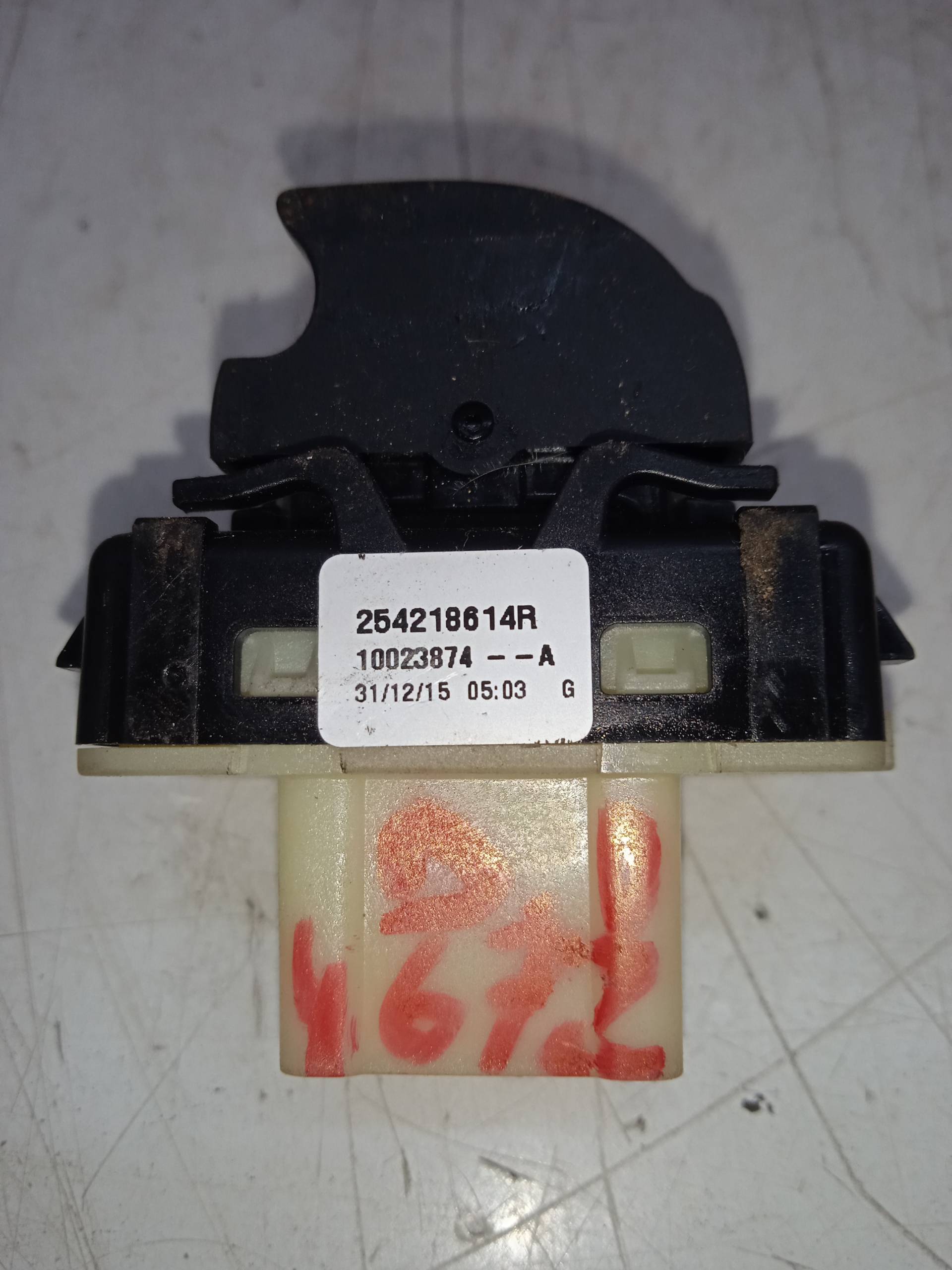 RENAULT Clio 3 generation (2005-2012) Front Right Door Window Switch 254218614R 24333053