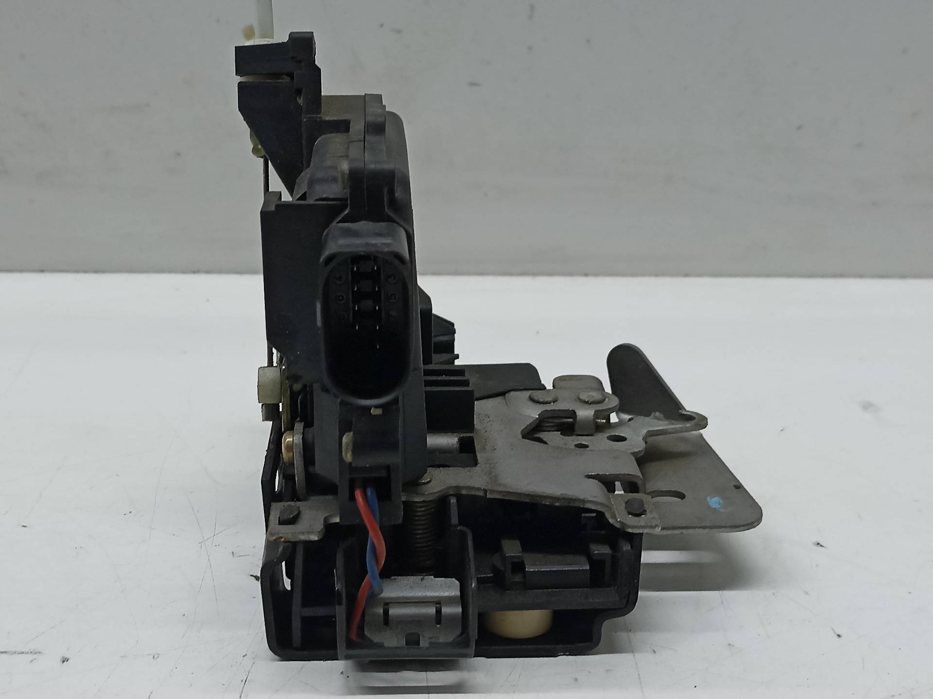 AUDI A4 B6/8E (2000-2005) Front Left Door Lock 4B1837015G 24311528