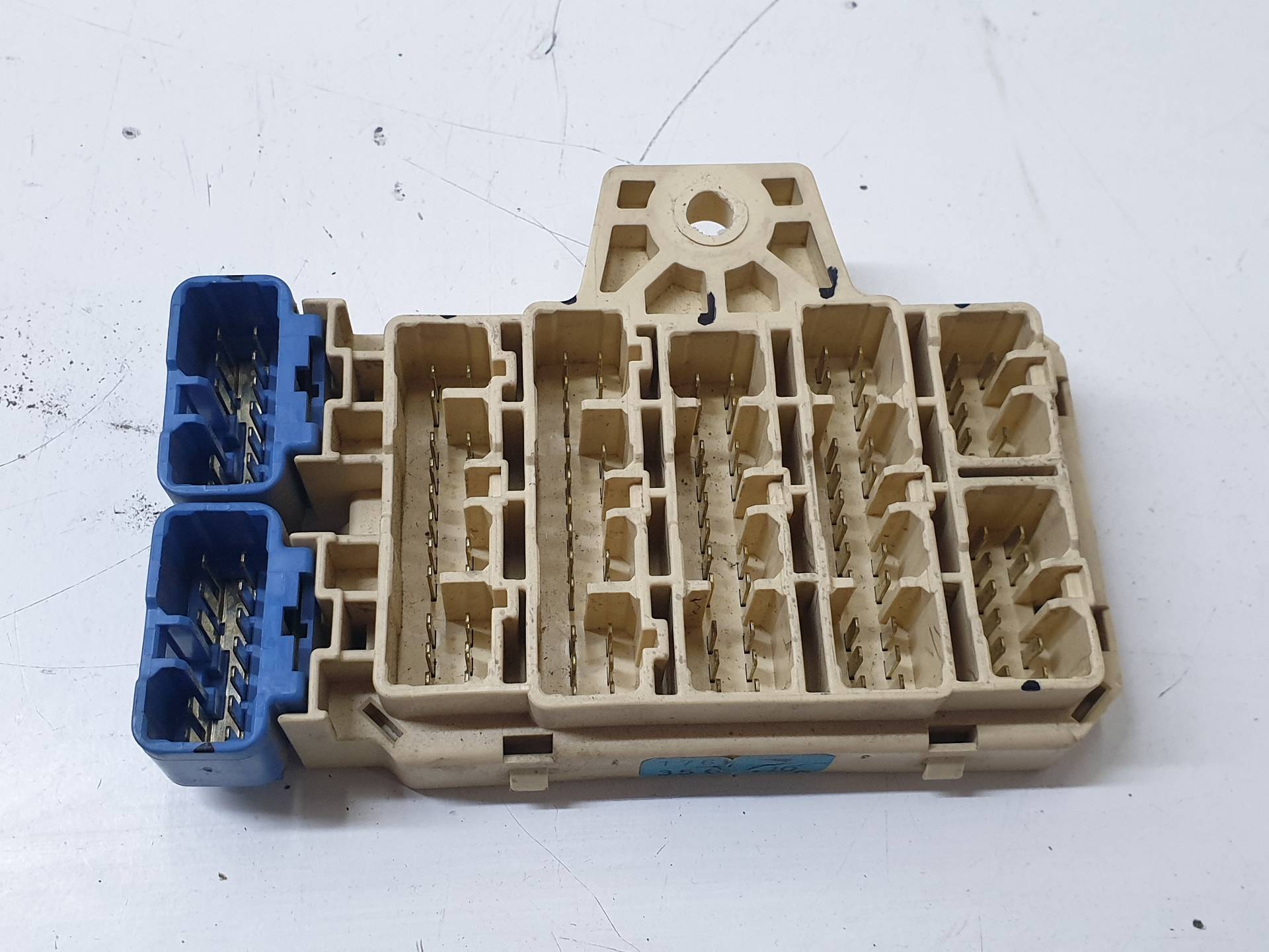 TOYOTA Land Cruiser Prado 90 Series (1996-2002) Fuse Box 25567419