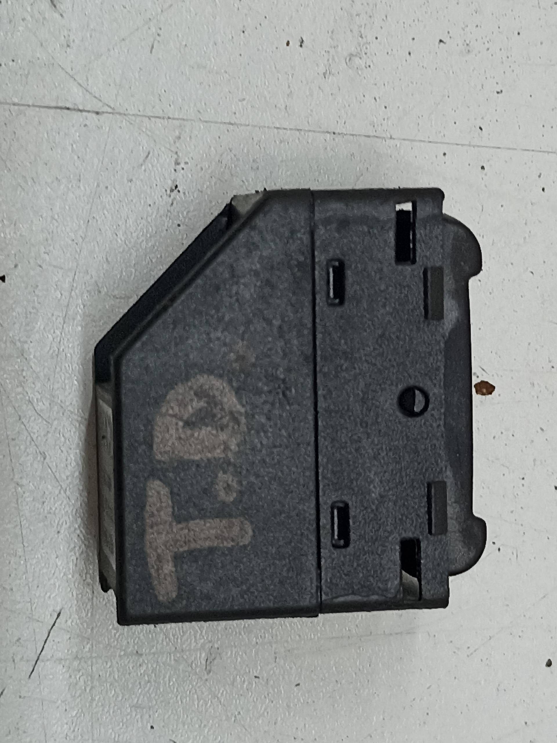 VOLKSWAGEN Passat B5 (1996-2005) Rear Right Door Window Control Switch 1J0959855 24315799