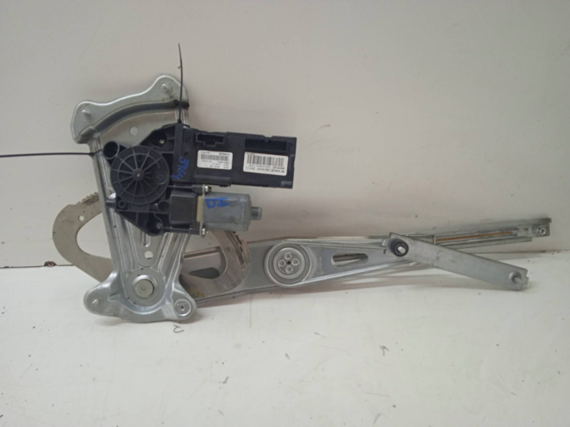 CHEVROLET Megane 3 generation (2008-2020) Front Left Door Window Regulator 807310246R 24335059