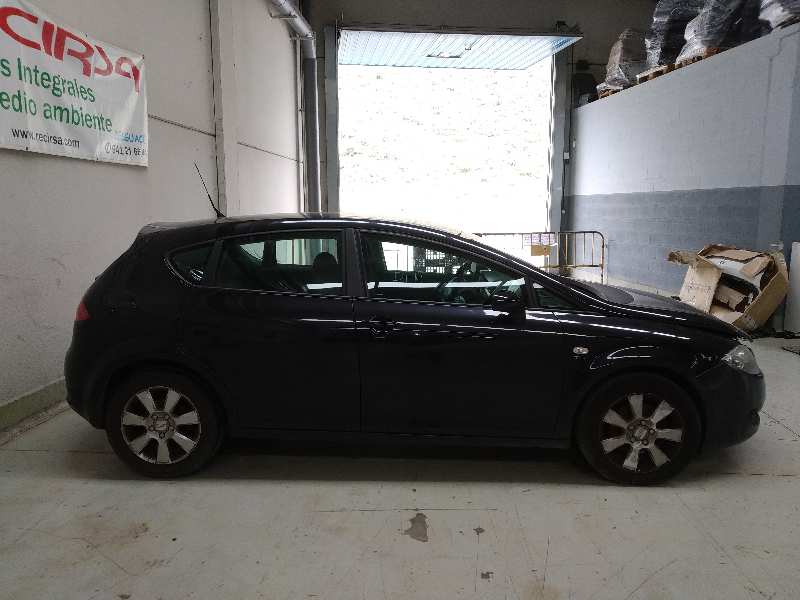 SEAT Leon 2 generation (2005-2012) Aizmugurējo kreiso durvju slēdzene 1P0839015 24337596