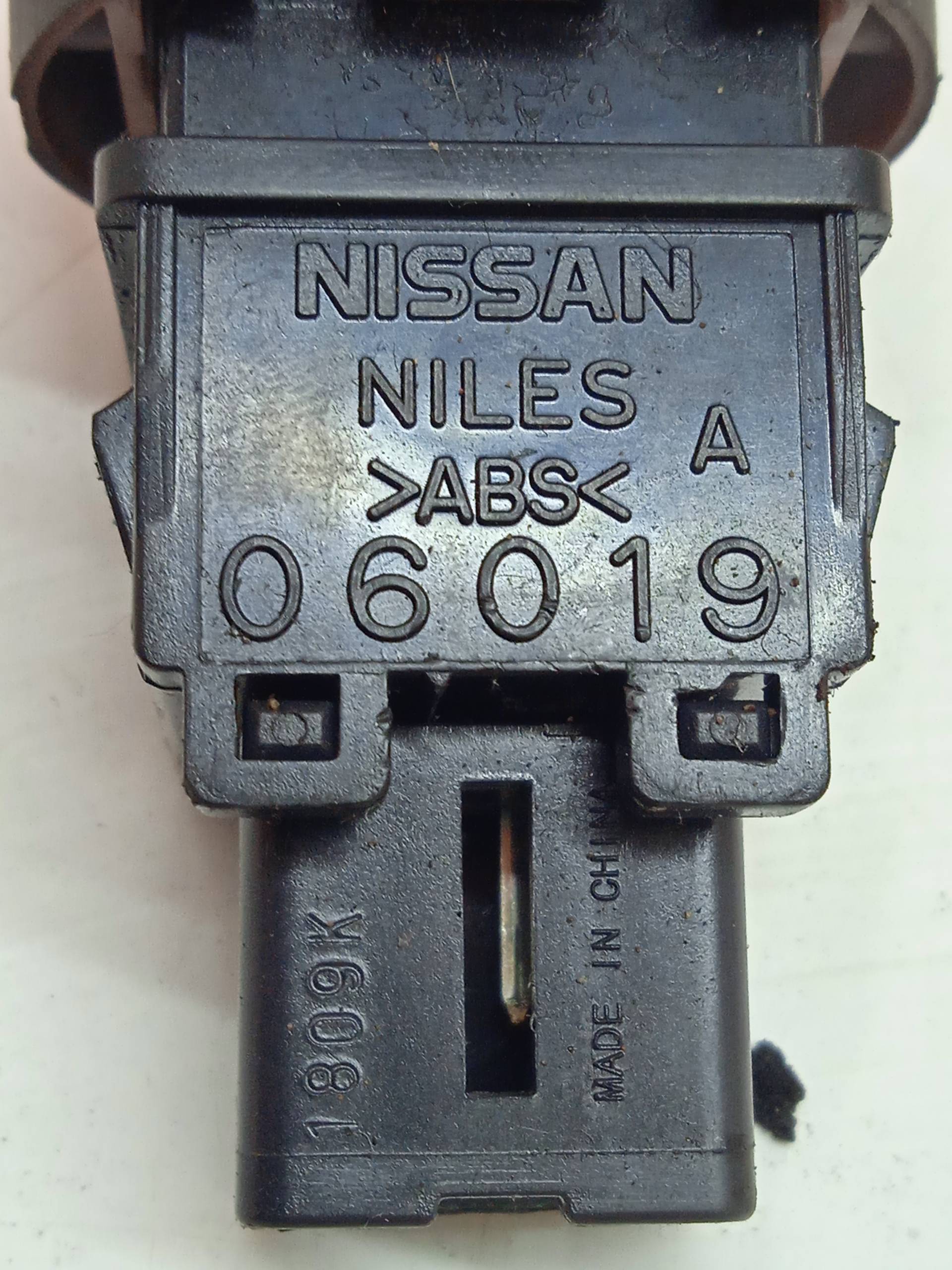 NISSAN Juke YF15 (2010-2020) Bouton de danger 06019 24328818