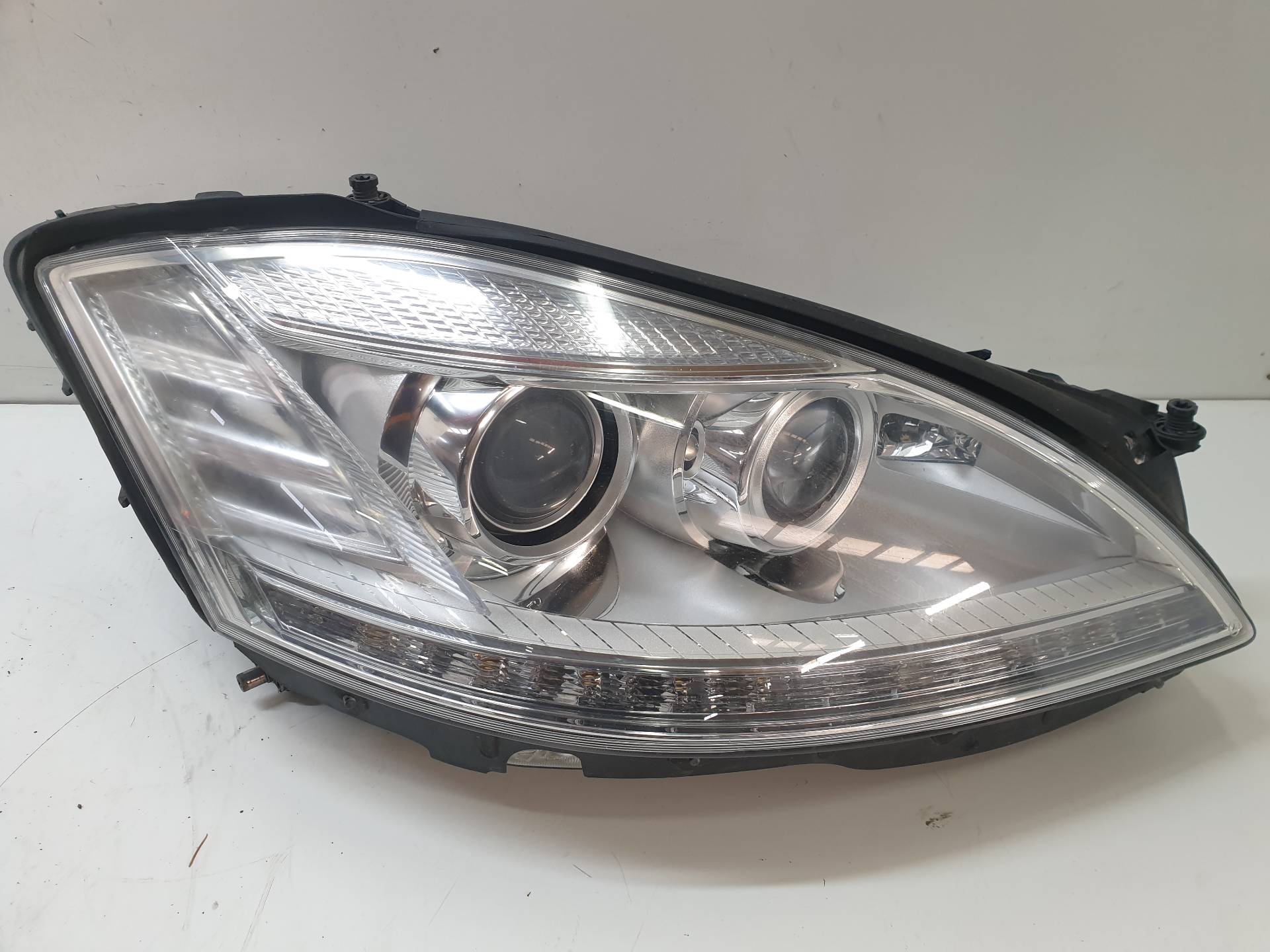 MERCEDES-BENZ S-Class W221 (2005-2013) Front Right Headlight A2218205459 24340149